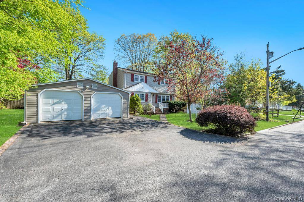 64 Spar DR, Mastic Beach, NY 11951