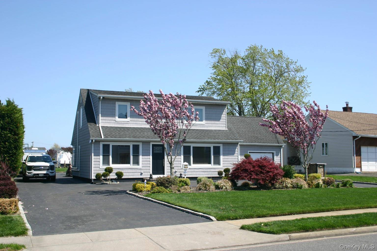 121 Ocean AVE, Massapequa, NY 11758