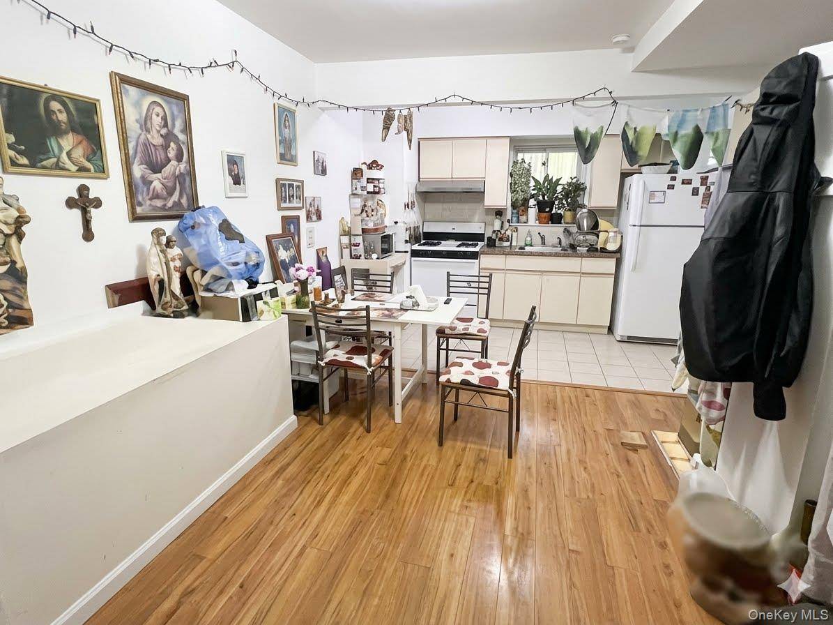 35-09 Leavitt ST, Flushing, NY 11354