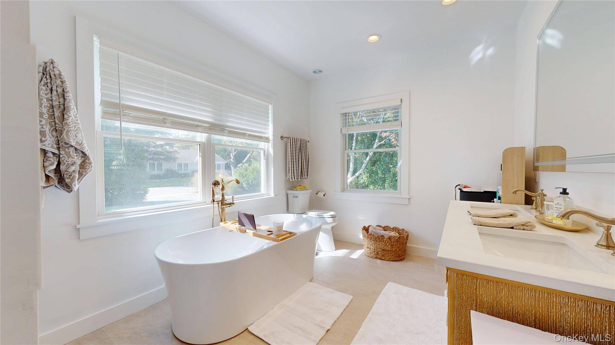 5 Halsey AVE, East Quogue, NY 11942