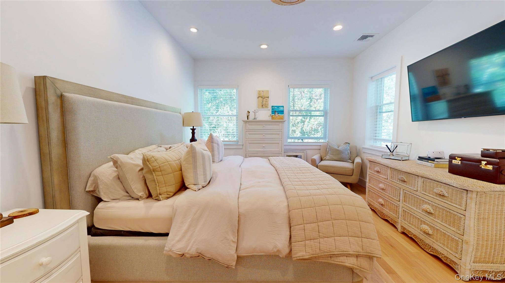 5 Halsey AVE, East Quogue, NY 11942