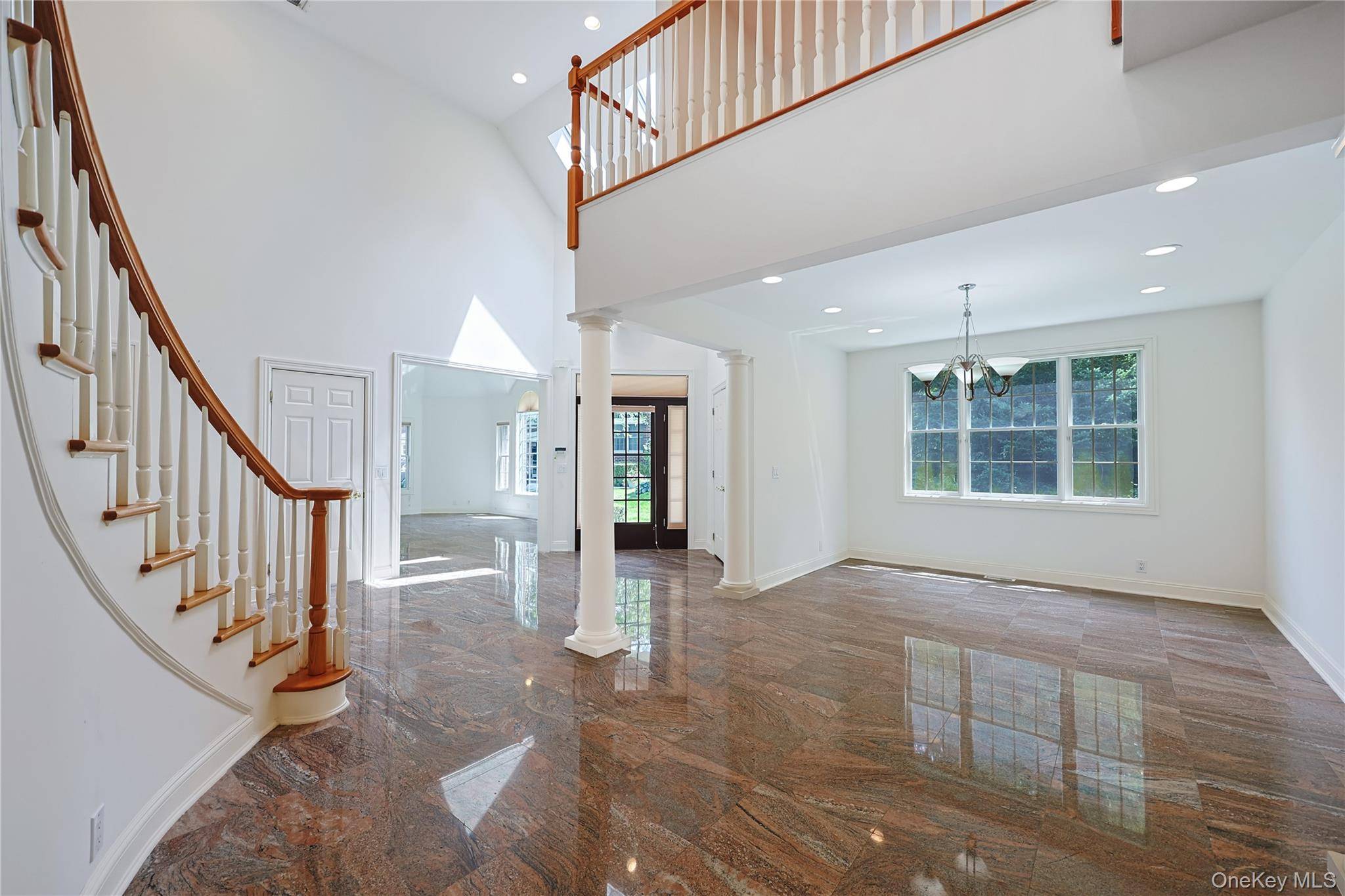 14 Belvedere CT, North Hills, NY 11030