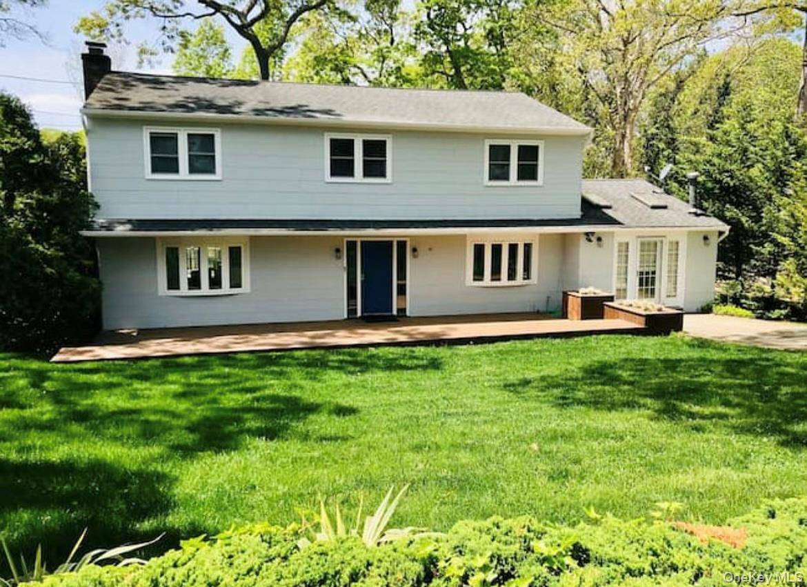 41 Columbine AVE, Hampton Bays, NY 11946