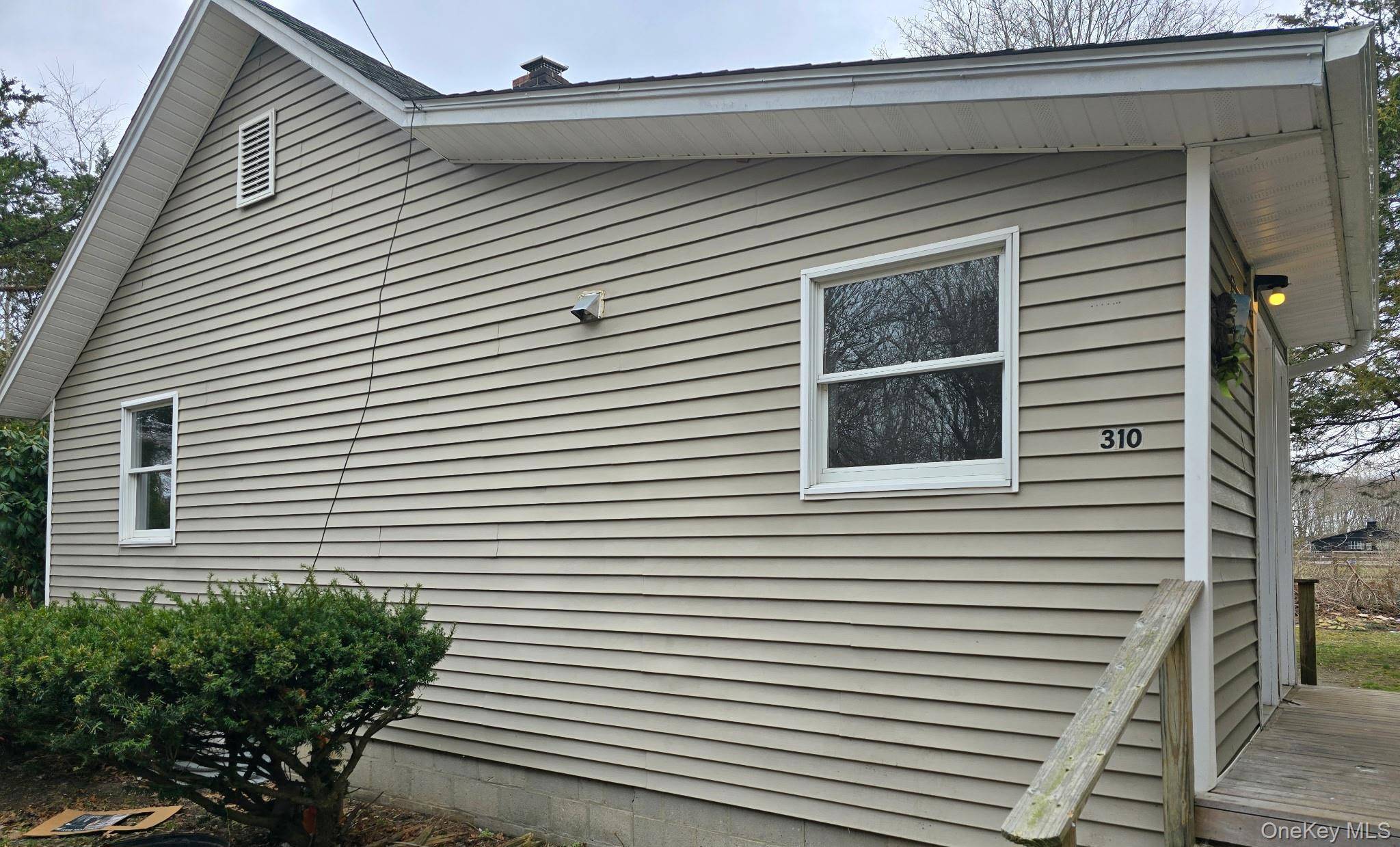 310A Frowein RD, Center Moriches, NY 11934