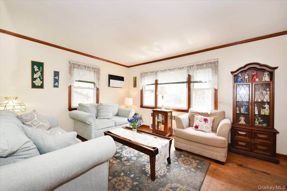 246-35 85th RD, Bellerose, NY 11426