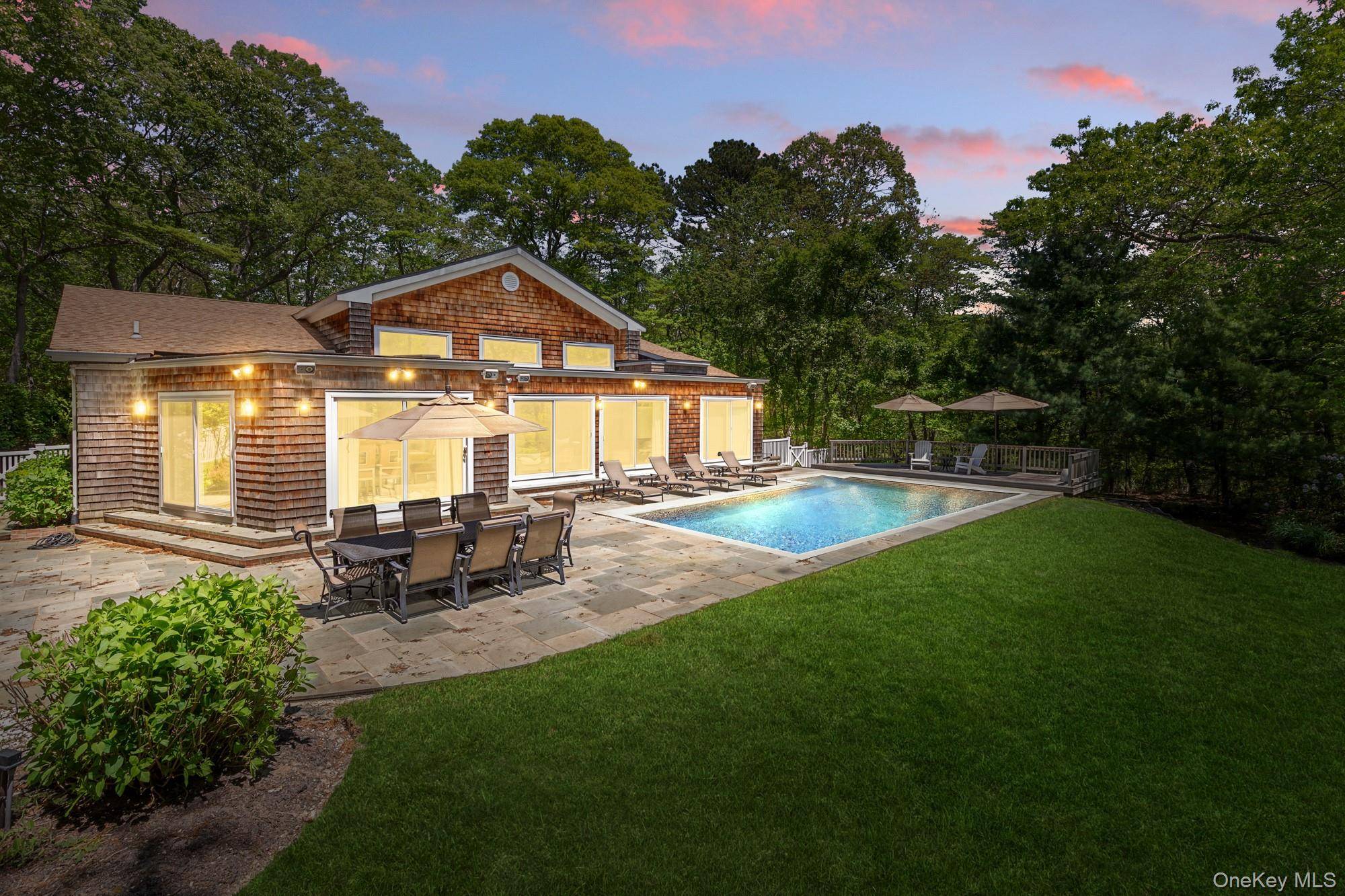 4 Lakewood LN, Quogue, NY 11959