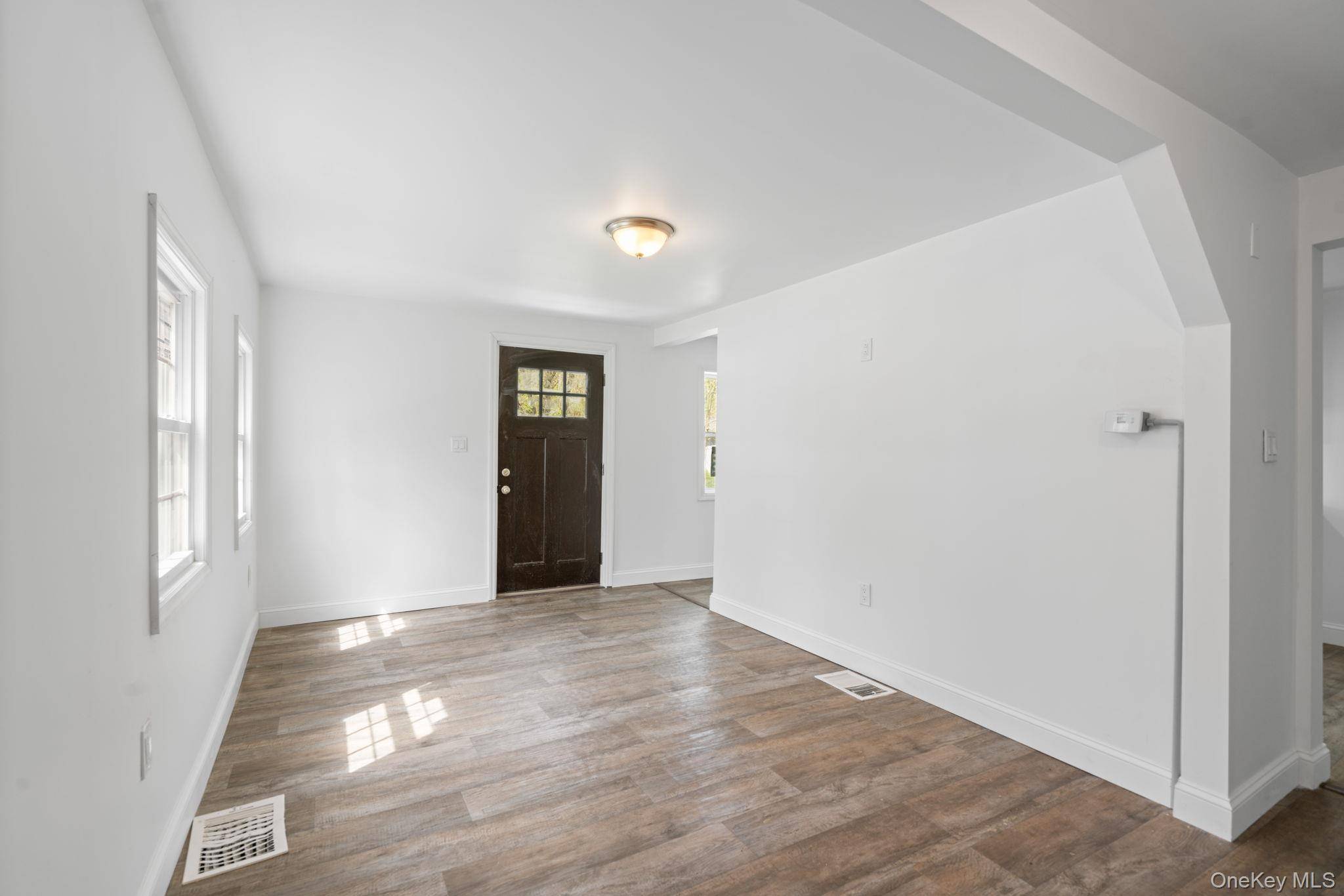 637 Violet AVE, Hyde Park, NY 12538
