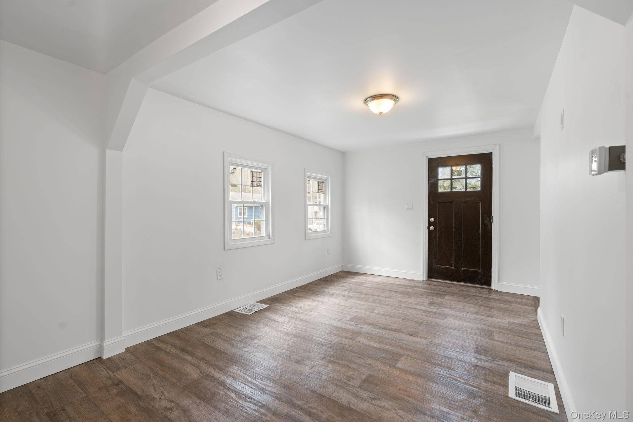 637 Violet AVE, Hyde Park, NY 12538