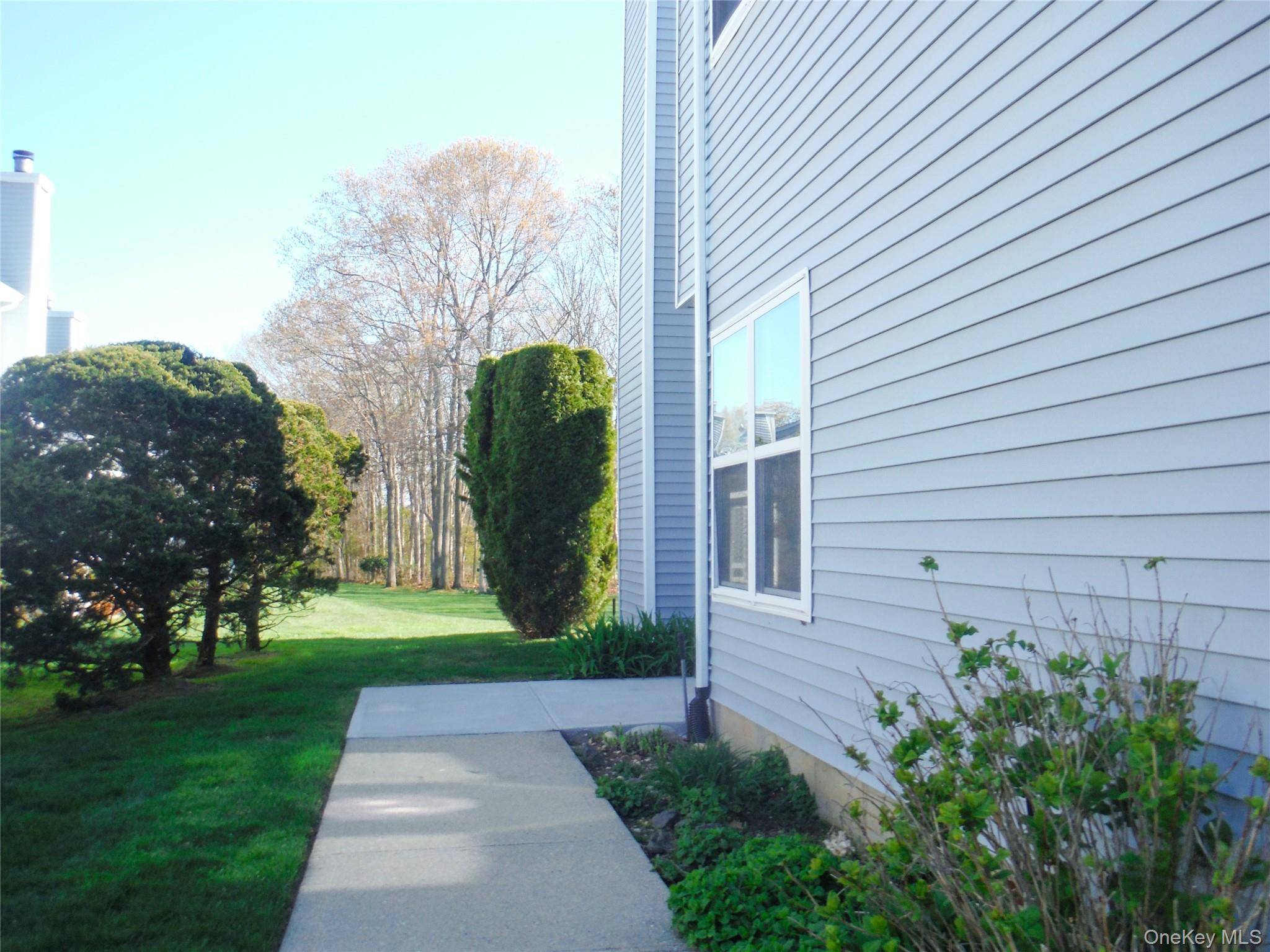 168 Hampton Vista DR, Manorville, NY 11949