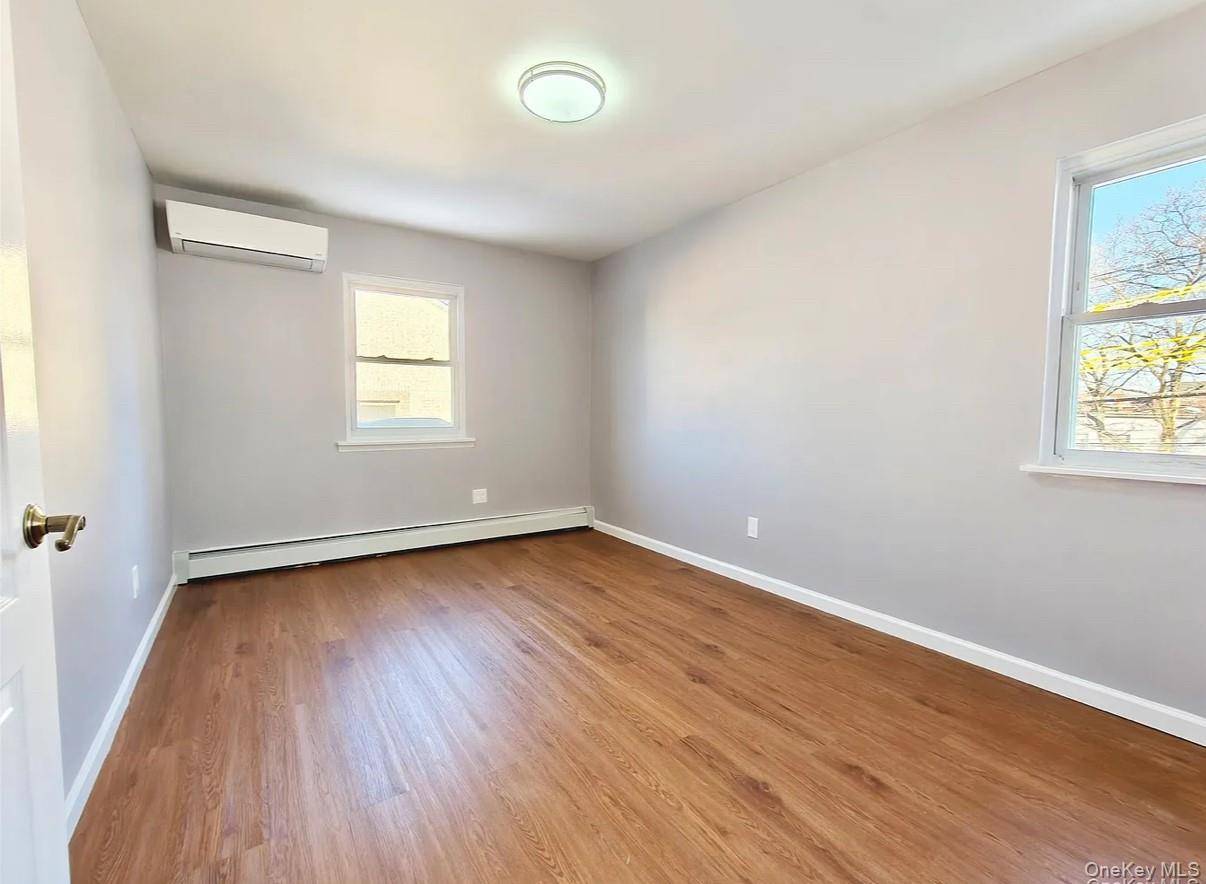 20-08 125th ST, College Point, NY 11356