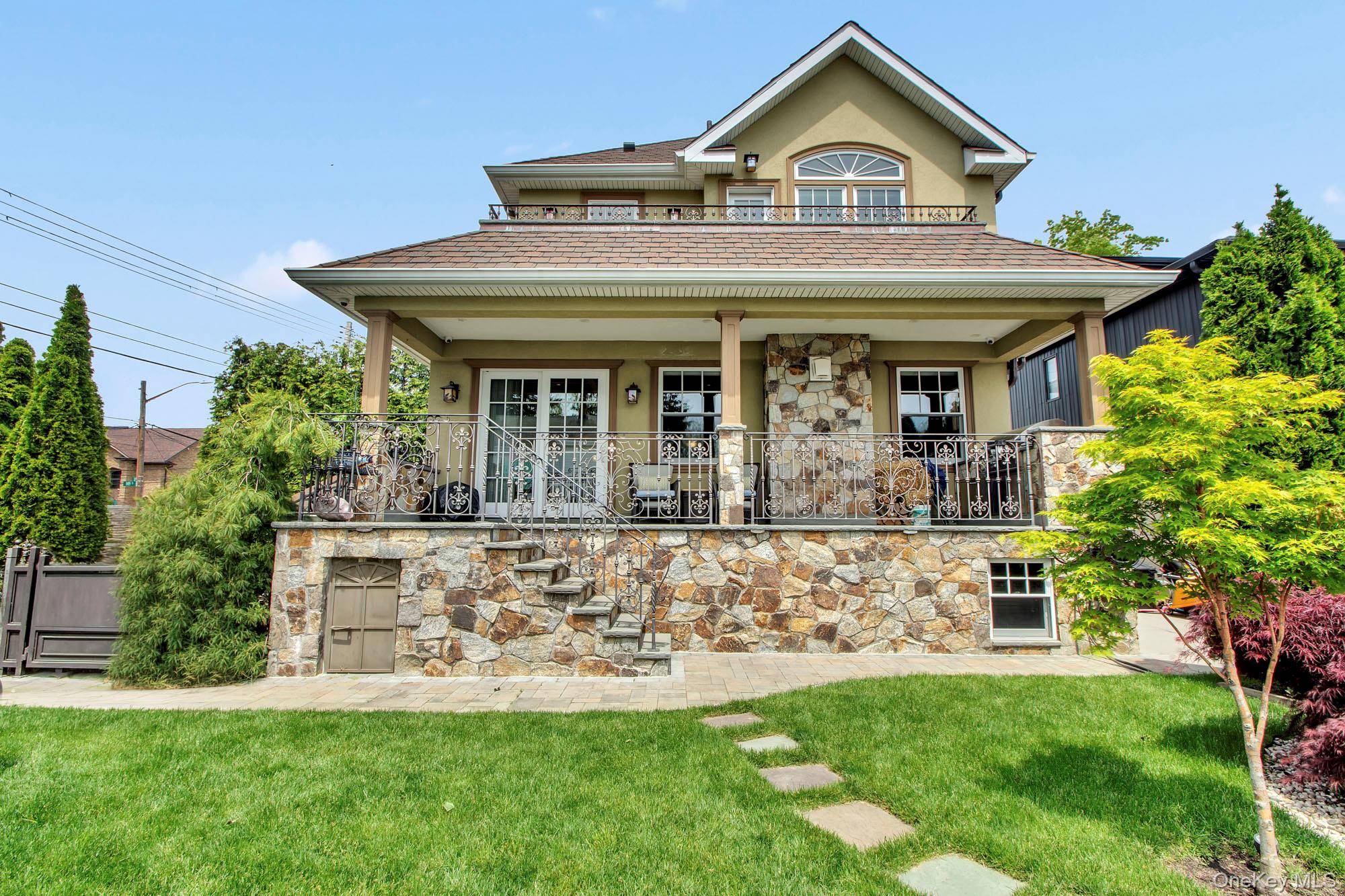 149-02 11th AVE, Whitestone, NY 11357