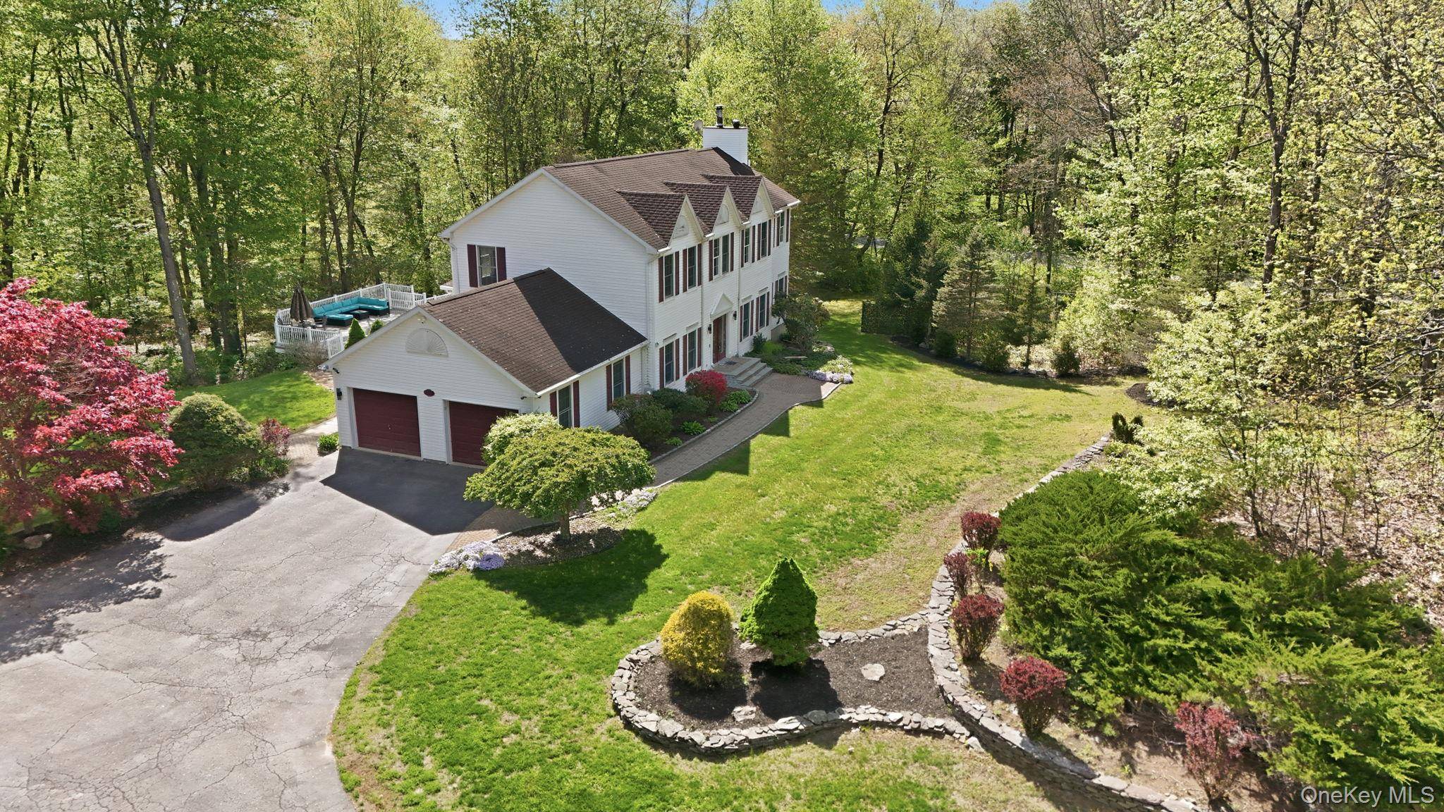 28 Sassinoro DR, Putnam Valley, NY 10579