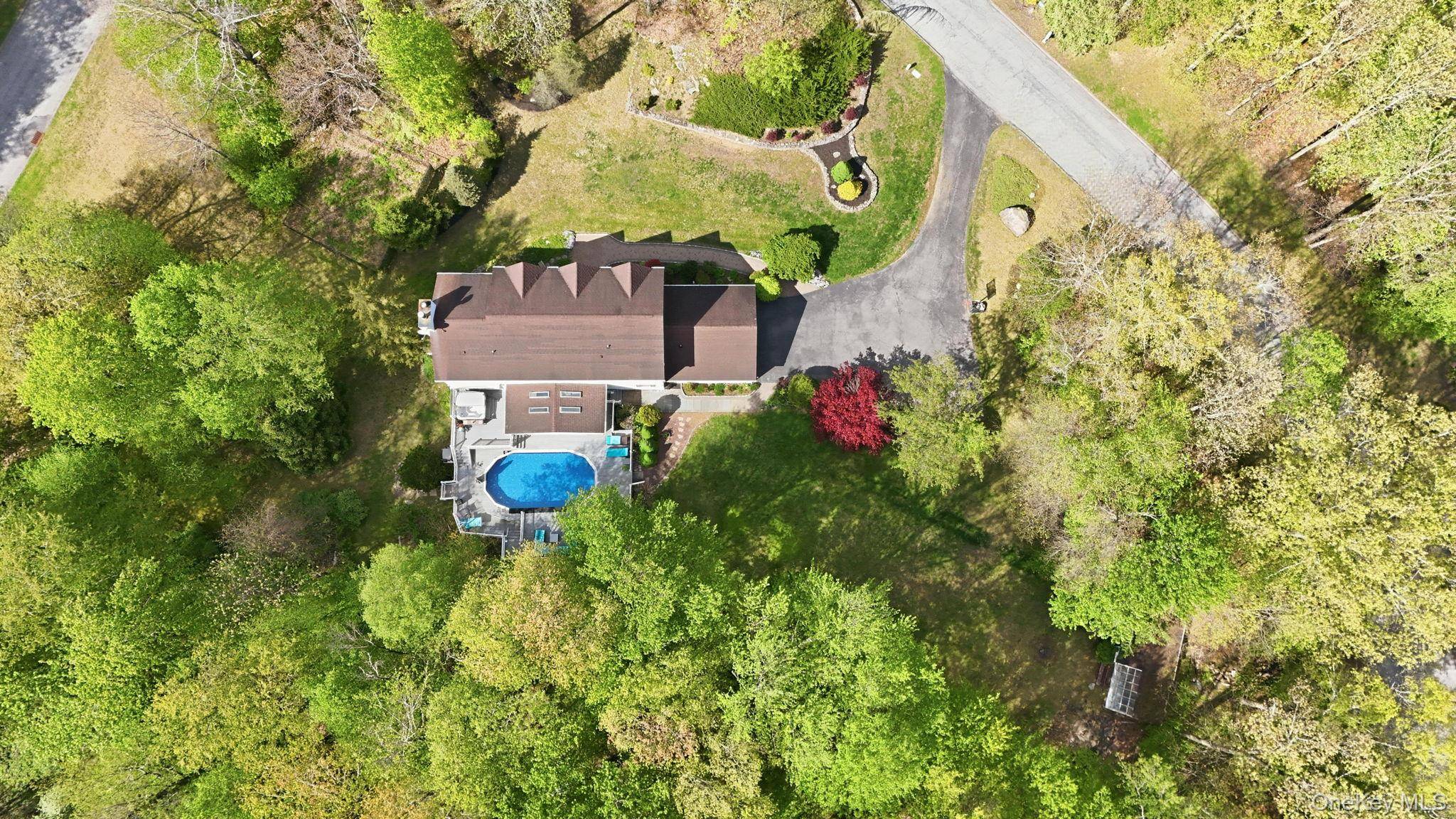 28 Sassinoro DR, Putnam Valley, NY 10579