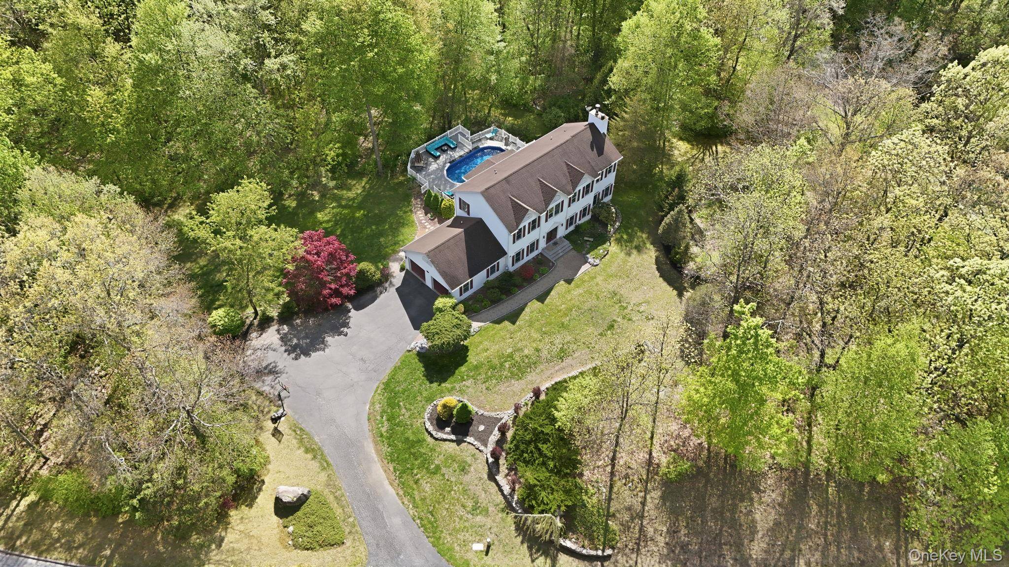 28 Sassinoro DR, Putnam Valley, NY 10579