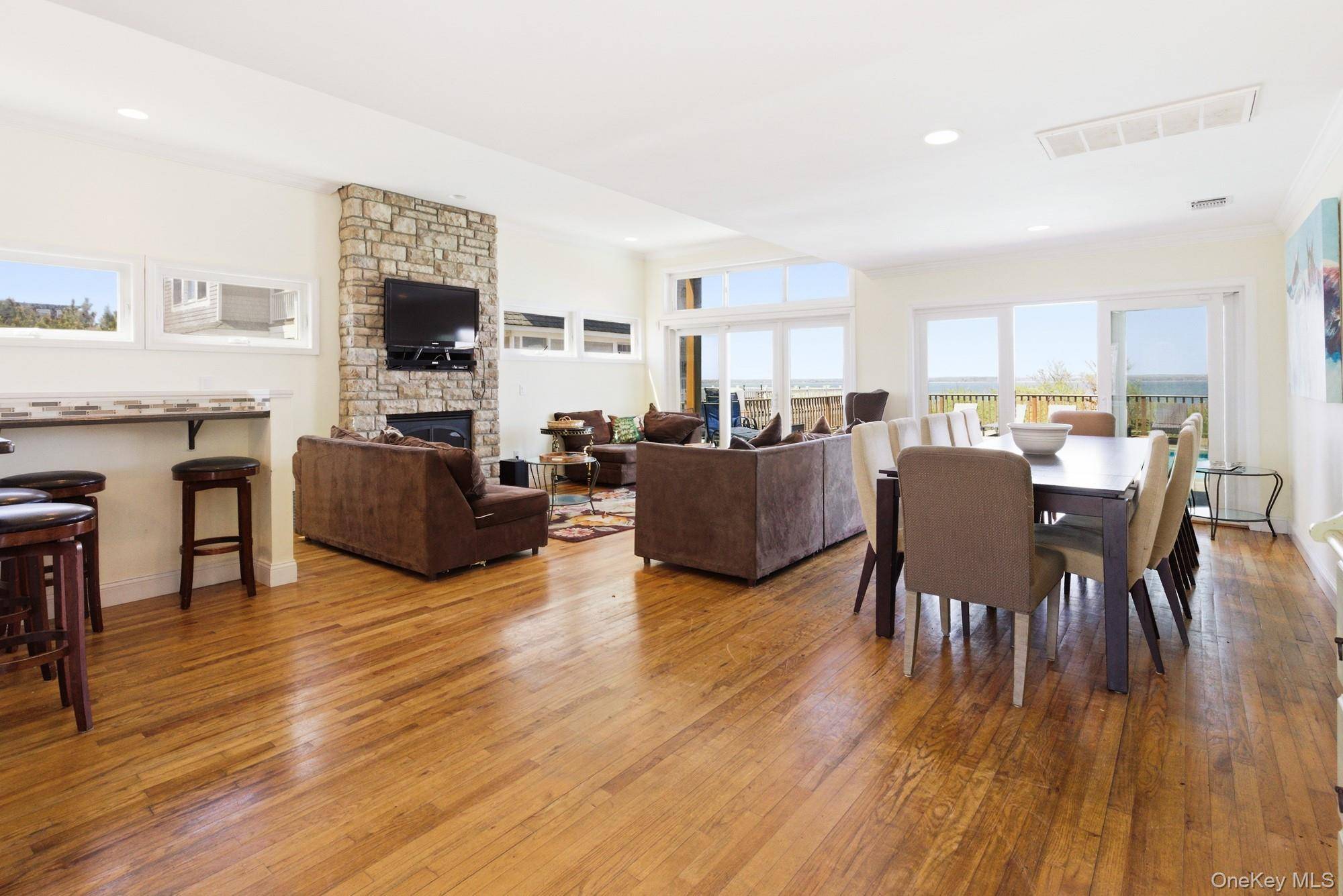 818 Dune RD, Westhampton Beach, NY 11978