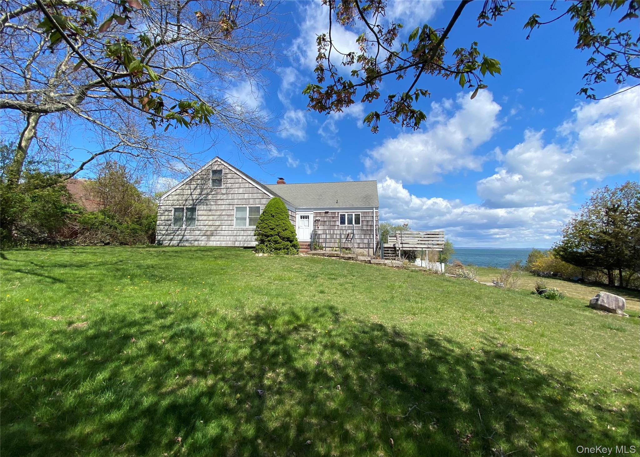 100 Sound DR, Greenport, NY 11944