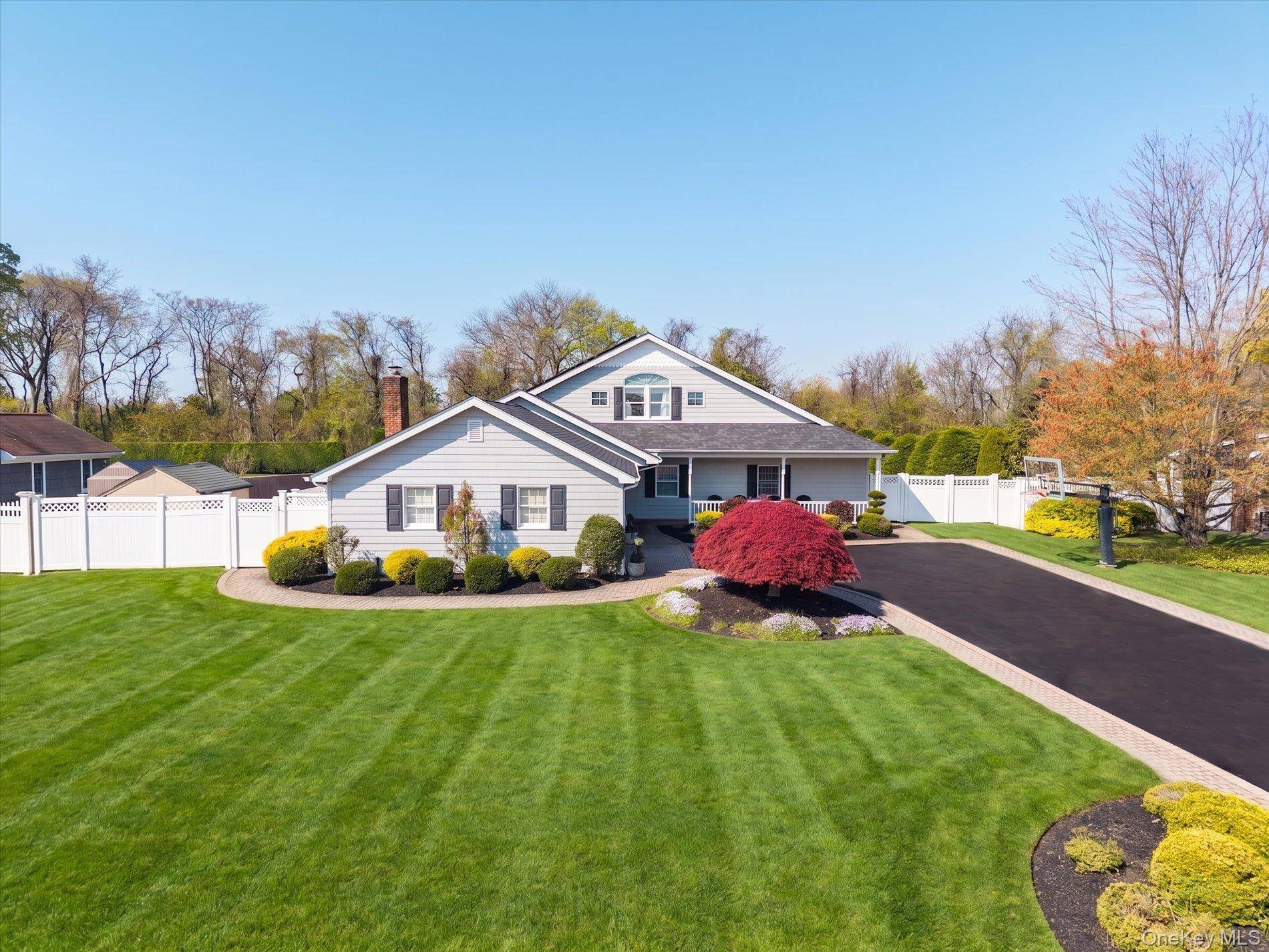 88 Pace DR, West Islip, NY 11795