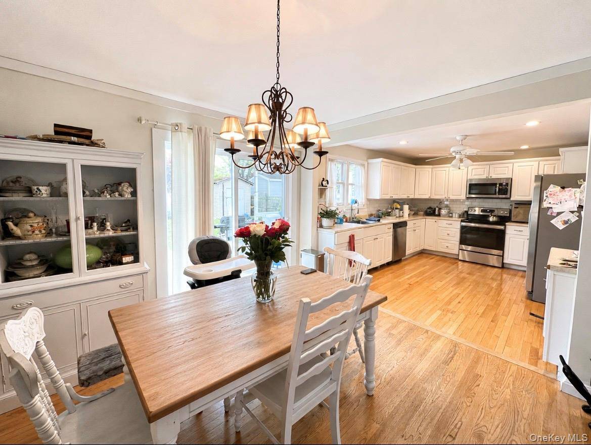 7 Bay ST, Center Moriches, NY 11934