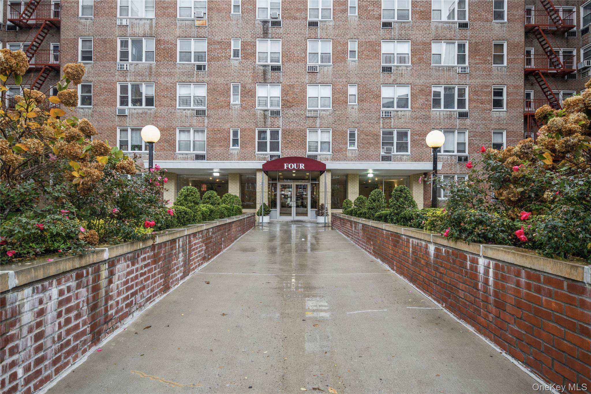 4 Sadore LN #3E, Yonkers, NY 10710