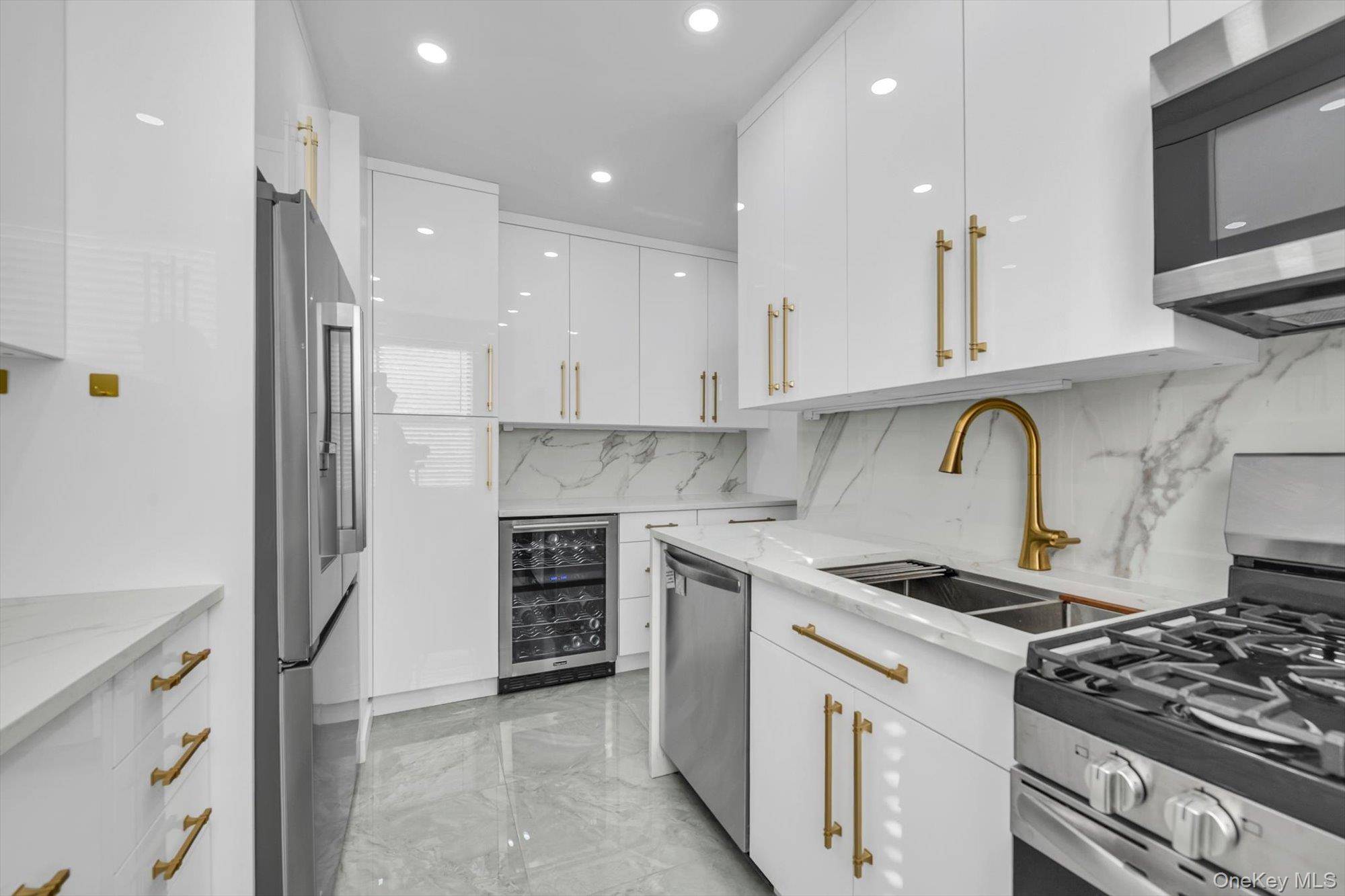 100-25 Queens BLVD #6E, Forest Hills, NY 11375