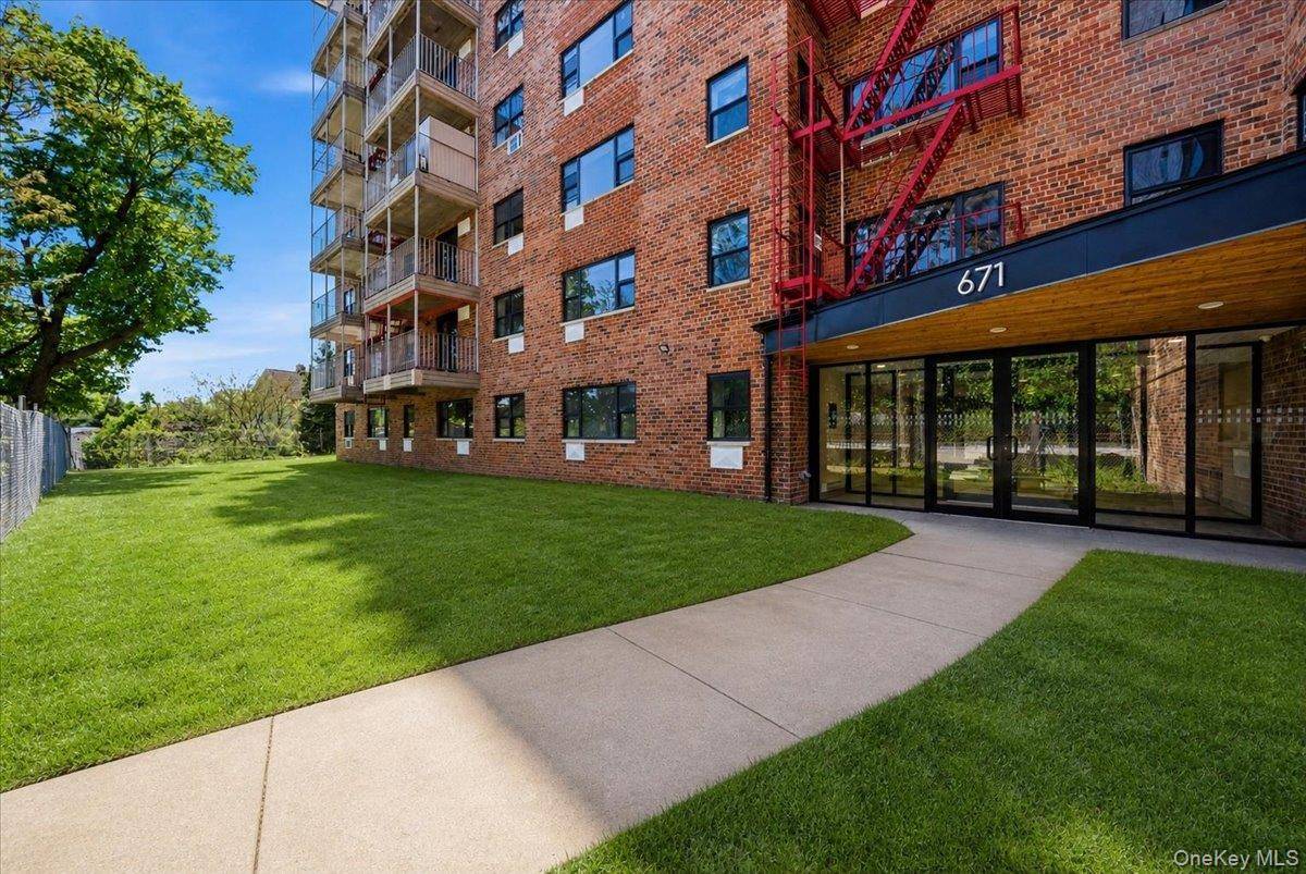 671 Bronx River RD #2f, Yonkers, NY 10704