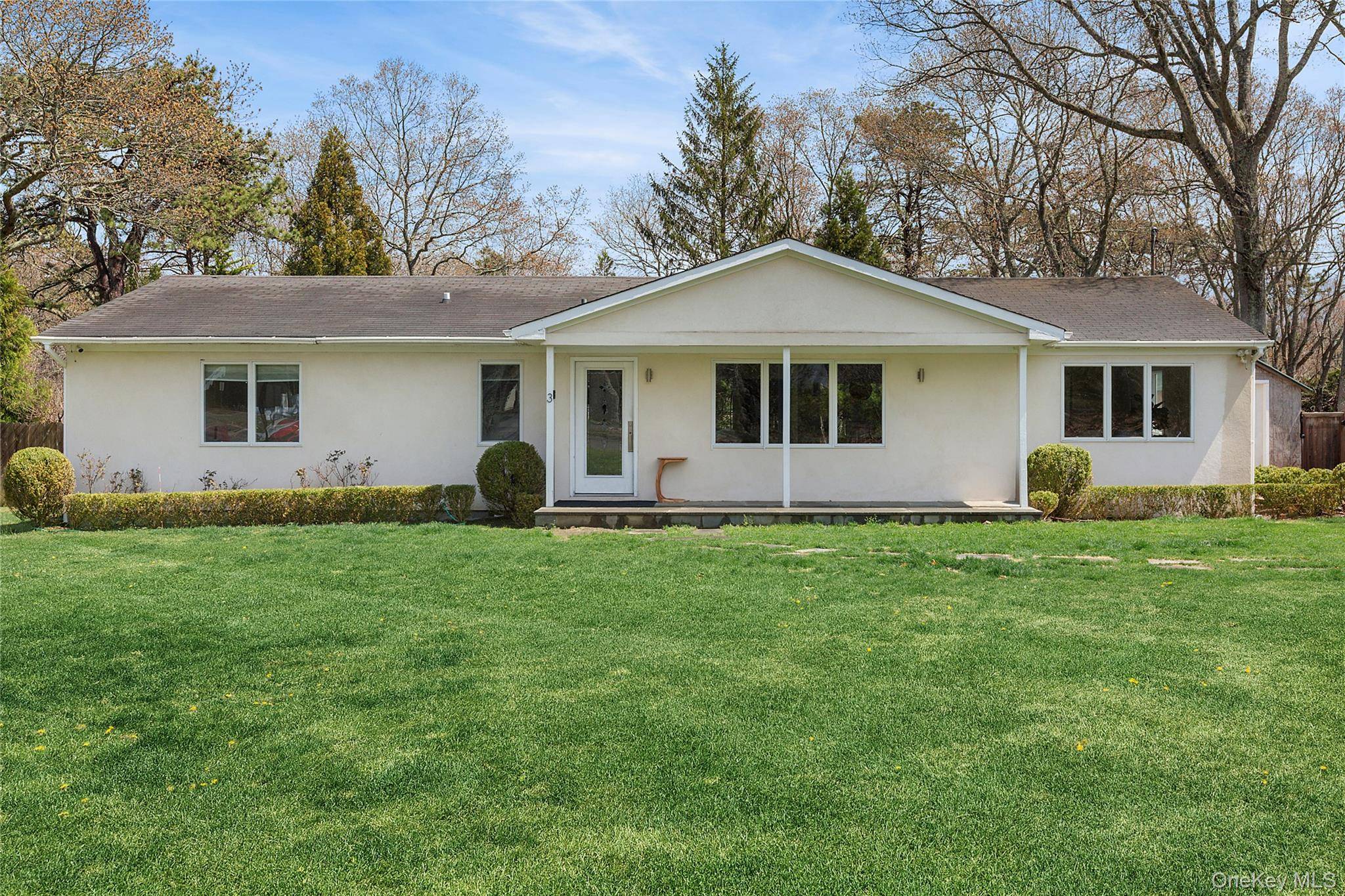 3 Jones RD, Hampton Bays, NY 11946