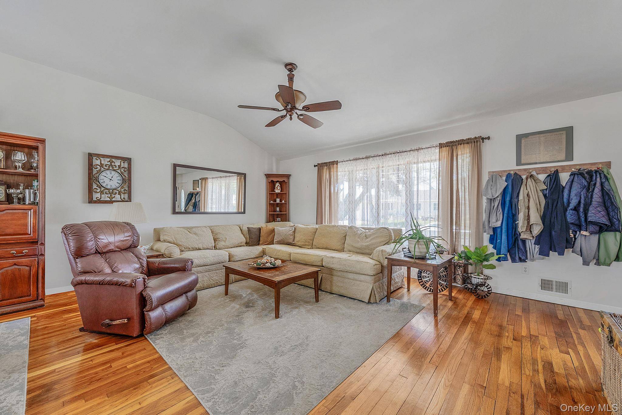 111 Chapel Hill DR, Brentwood, NY 11717