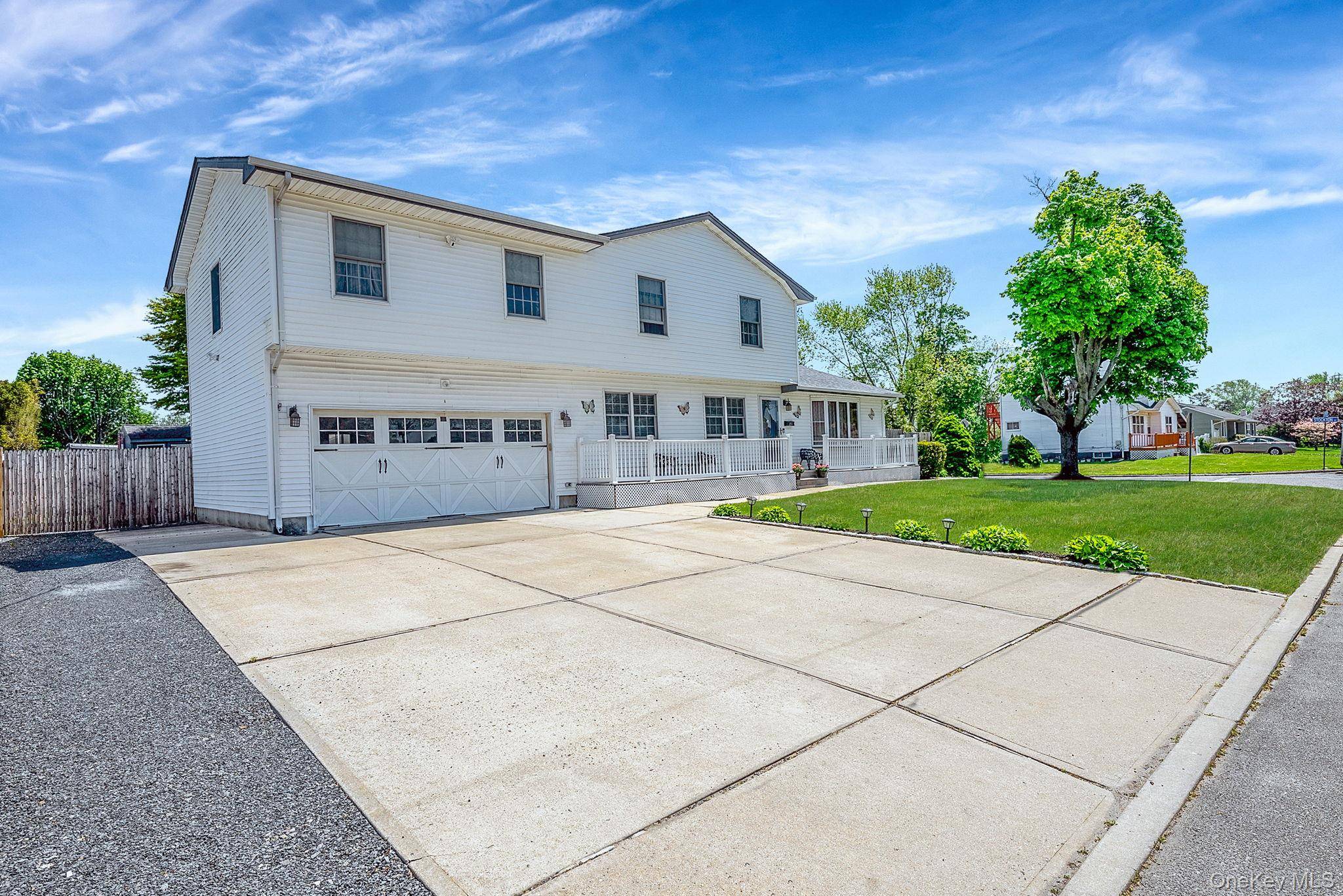 111 Chapel Hill DR, Brentwood, NY 11717