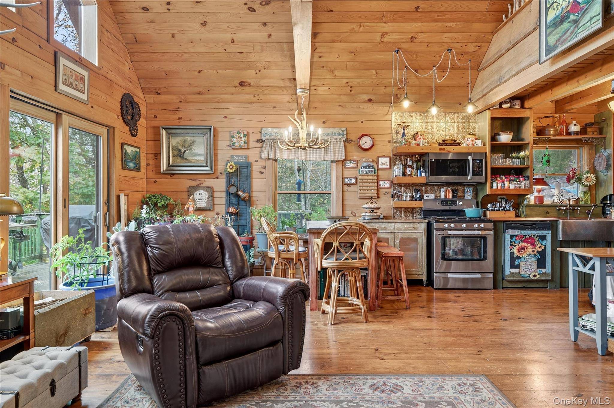 129 Hallock RD, Barryville, NY 12719