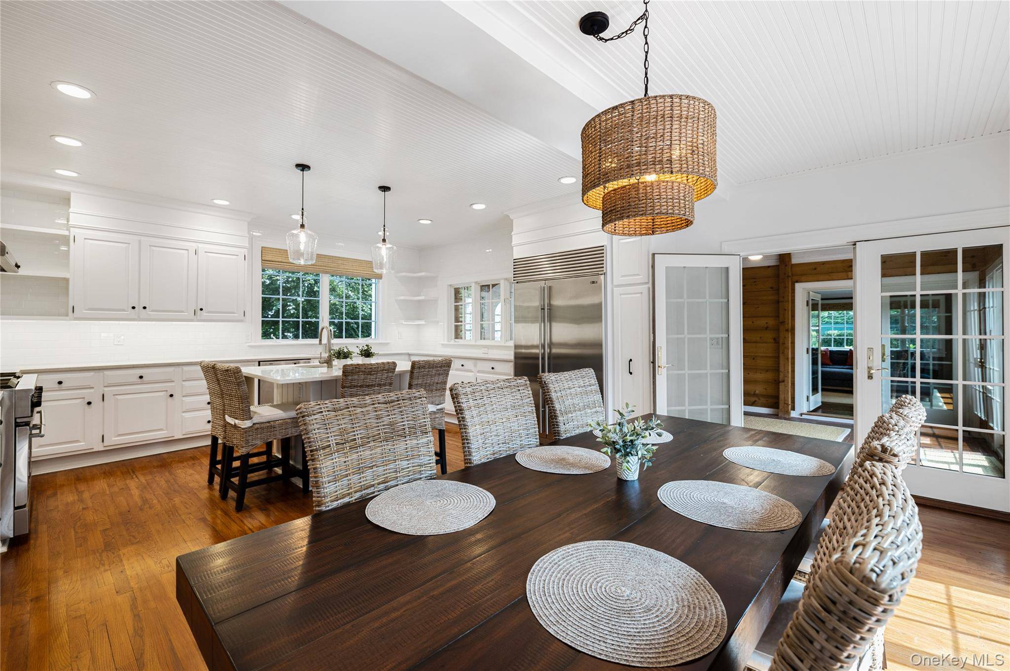 92 Beach LN, Westhampton Beach, NY 11978