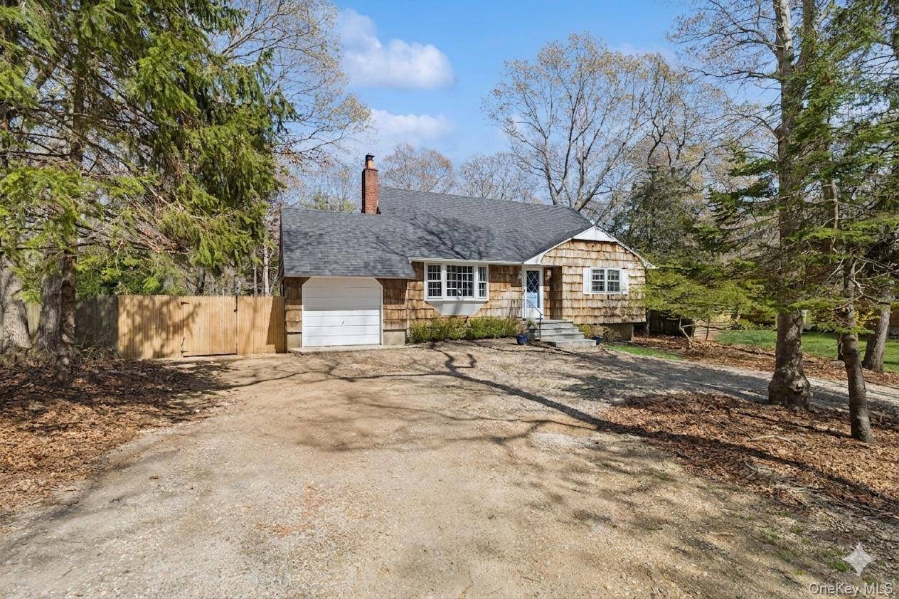 135 Pembroke DR, East Hampton, NY 11937