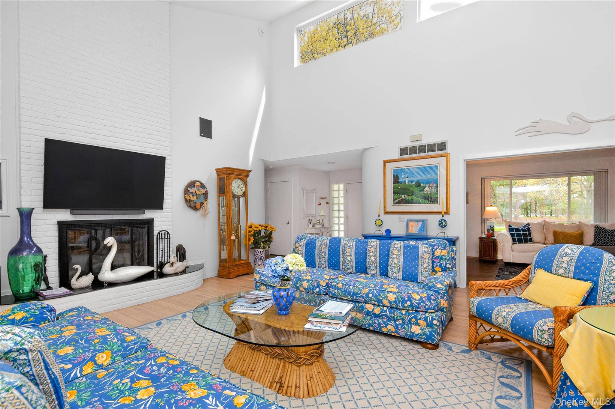 1 Whippoorwill LN, East Quogue, NY 11942