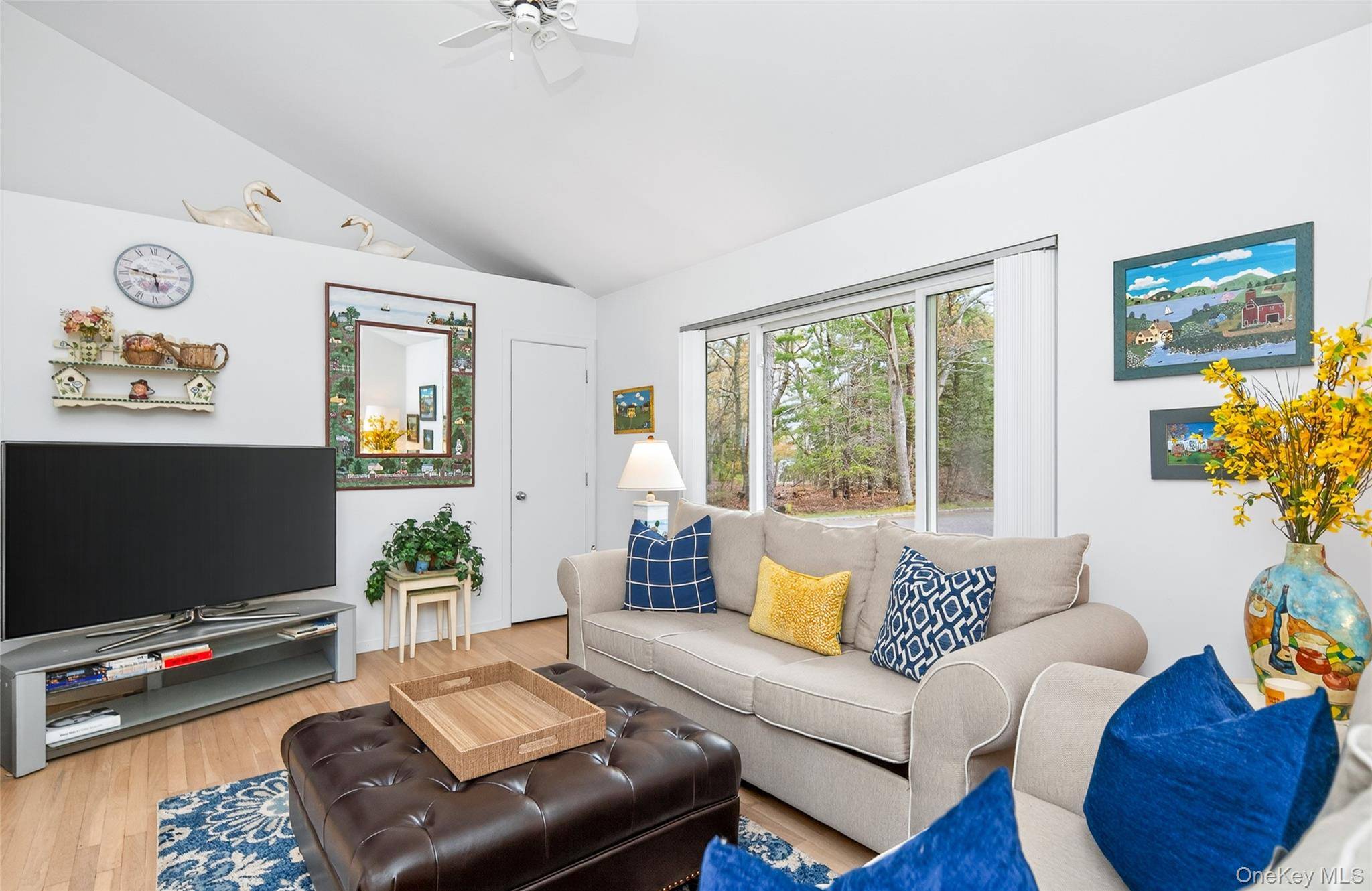 1 Whippoorwill LN, East Quogue, NY 11942