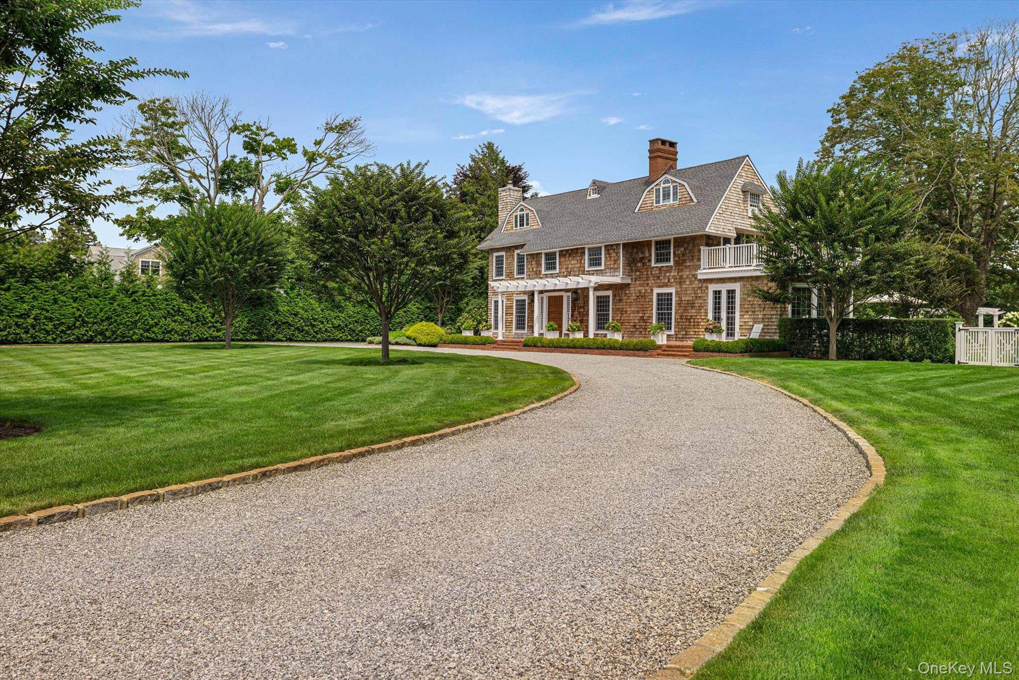 92 Beach LN, Westhampton Beach, NY 11978
