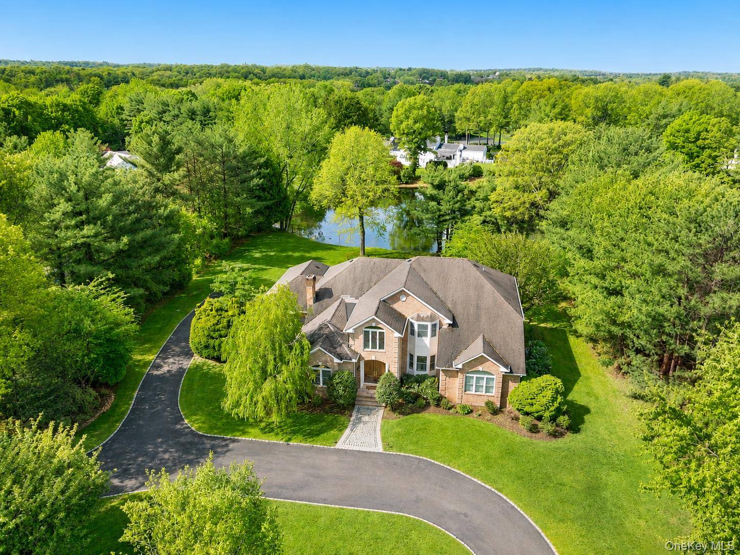 23 Overbrook LN, Upper Brookville, NY 11545