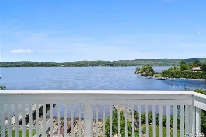 31 Wayne AVE, Verplanck, NY 10596