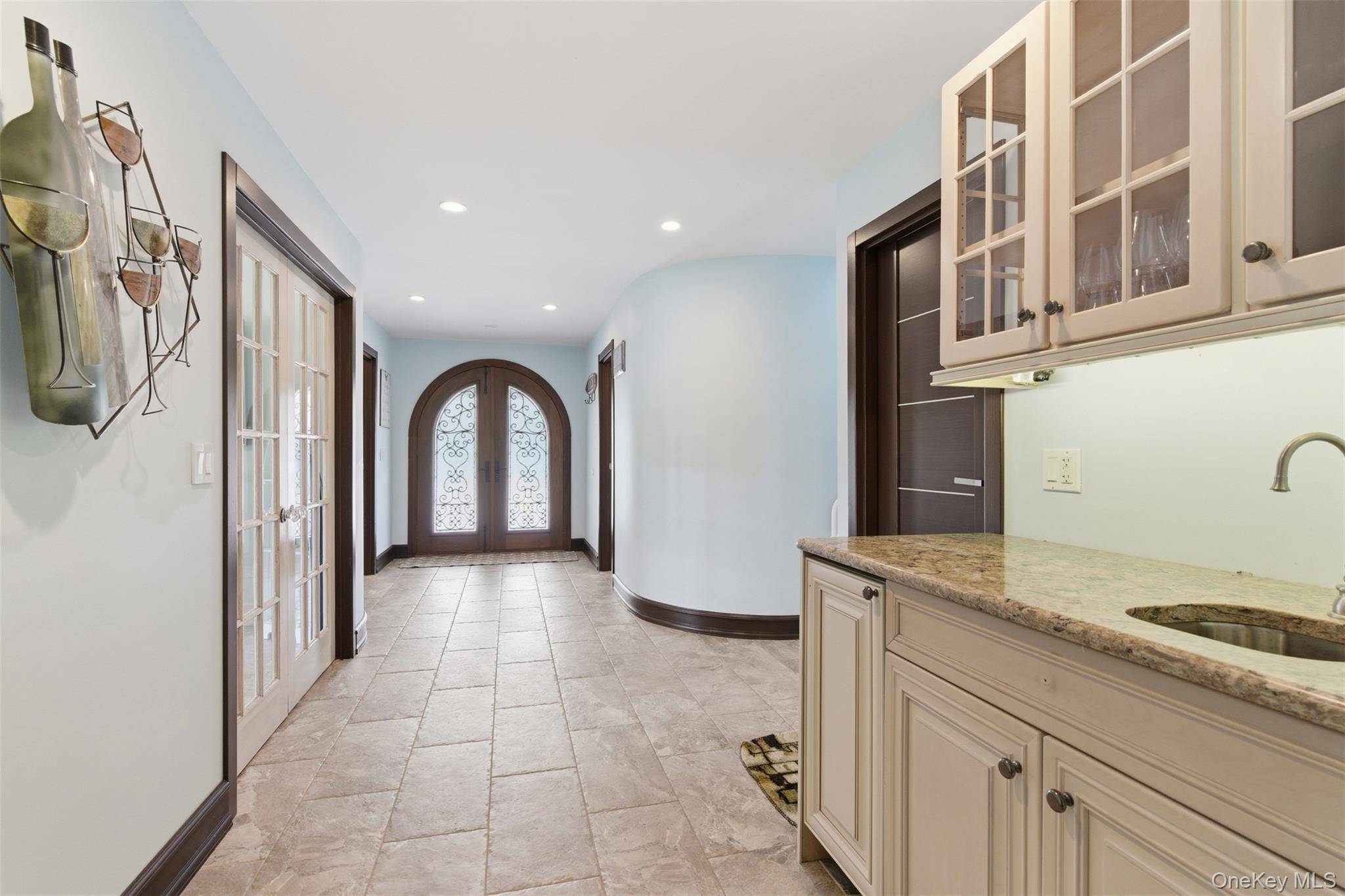 14 Beach Plum LN, Nissequogue, NY 11780