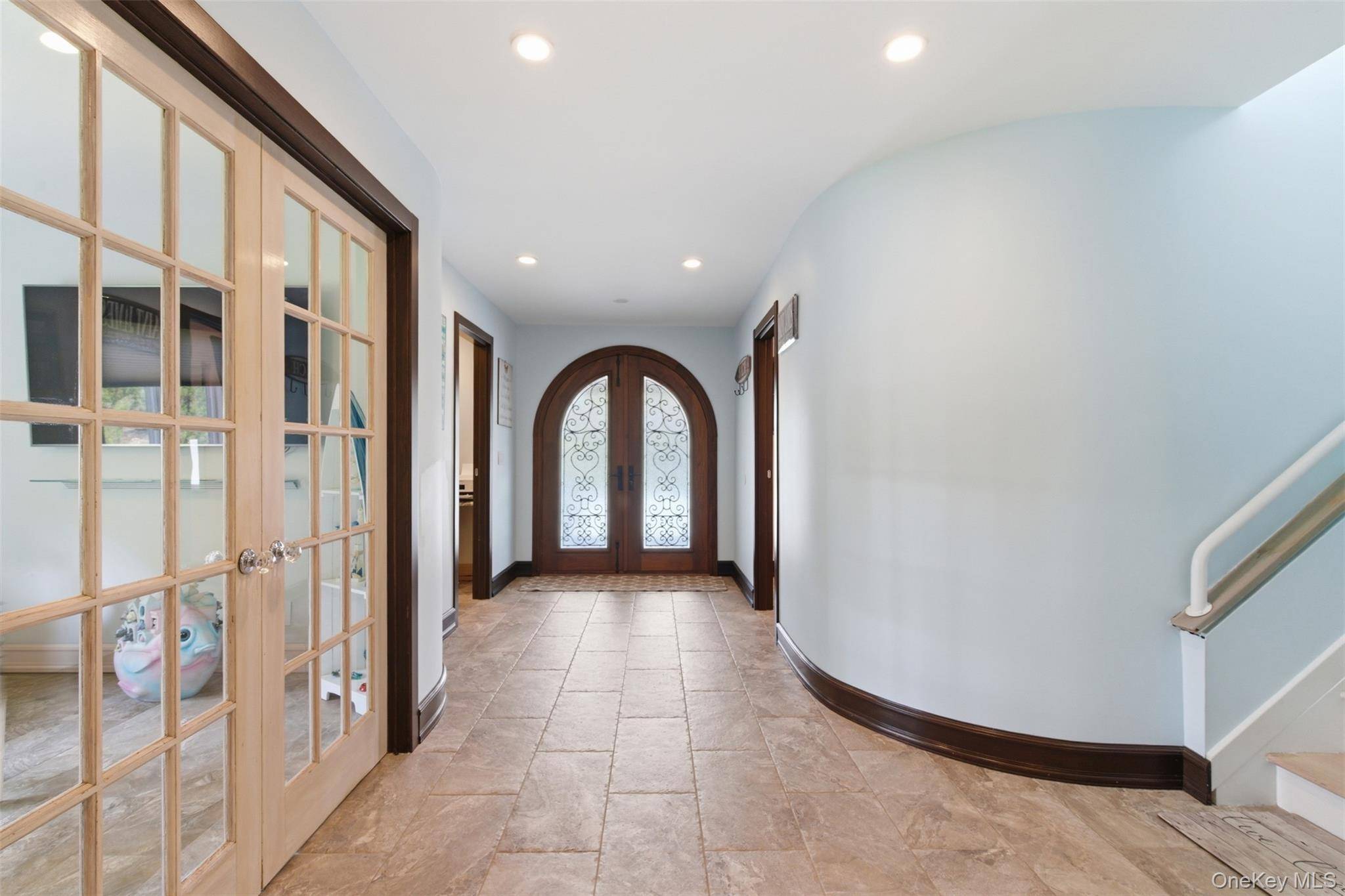 14 Beach Plum LN, Nissequogue, NY 11780