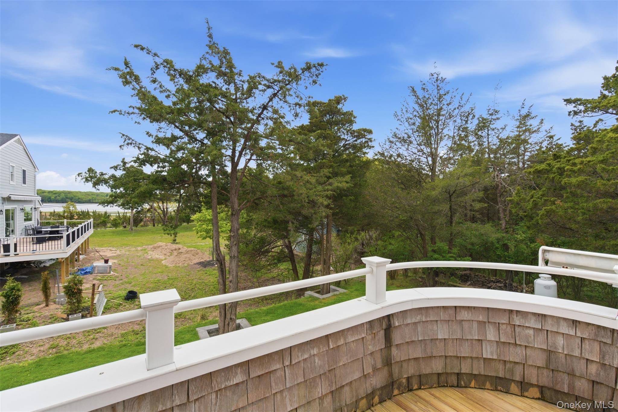 14 Beach Plum LN, Nissequogue, NY 11780