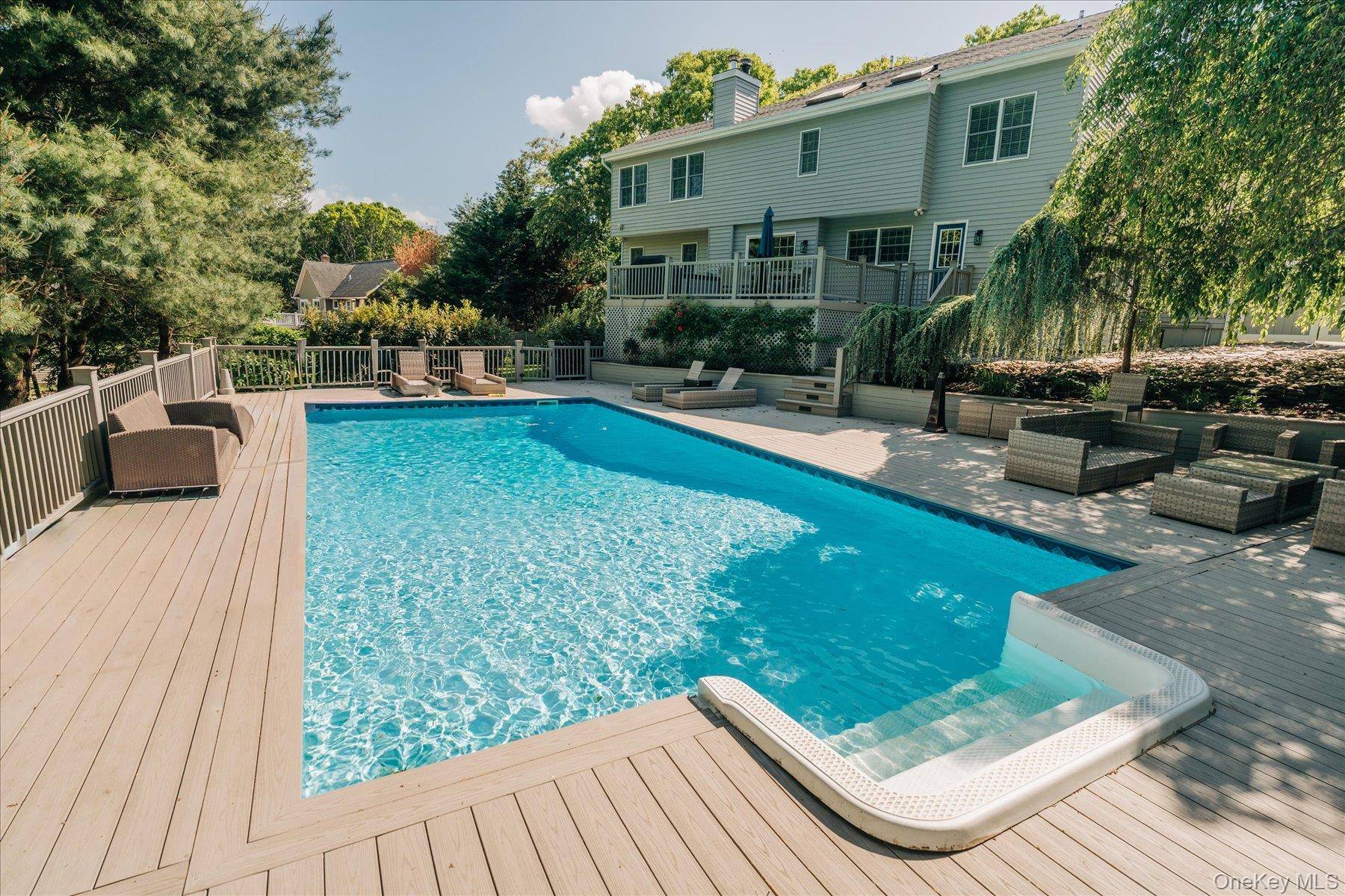 20 Stuart CT, Hampton Bays, NY 11946