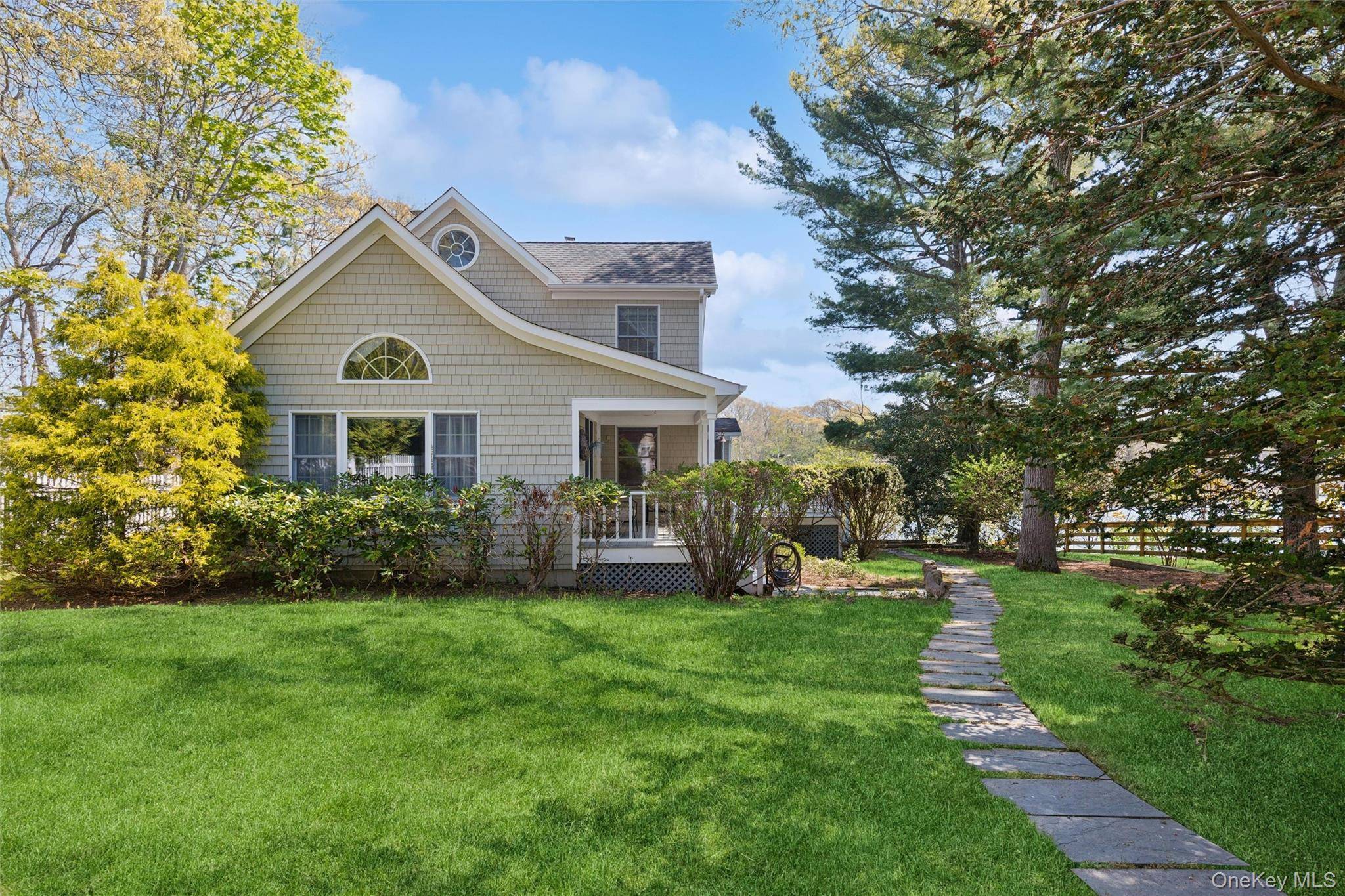 425 Briarwood LN, Cutchogue, NY 11935