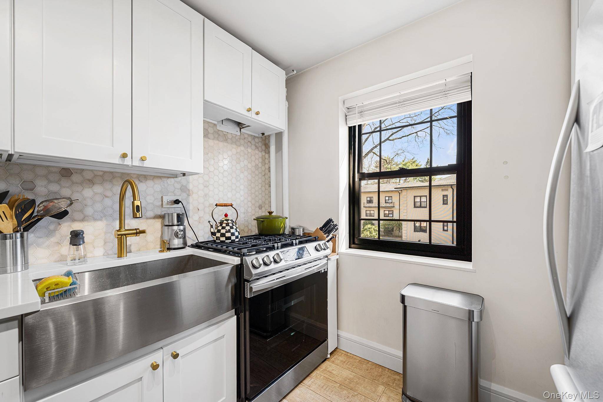 9 Manchester RD #2R, Eastchester, NY 10709