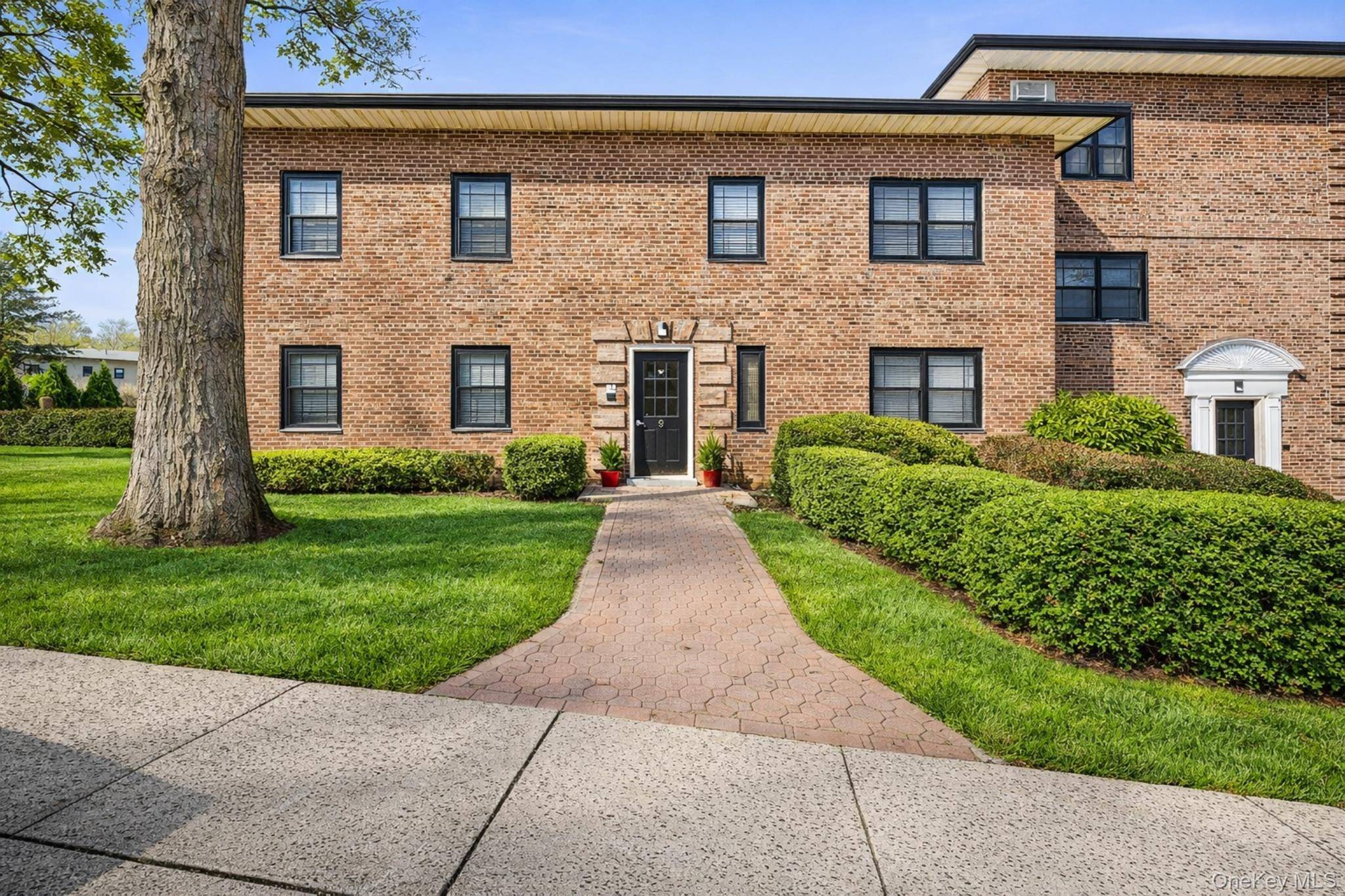 9 Manchester RD #2R, Eastchester, NY 10709