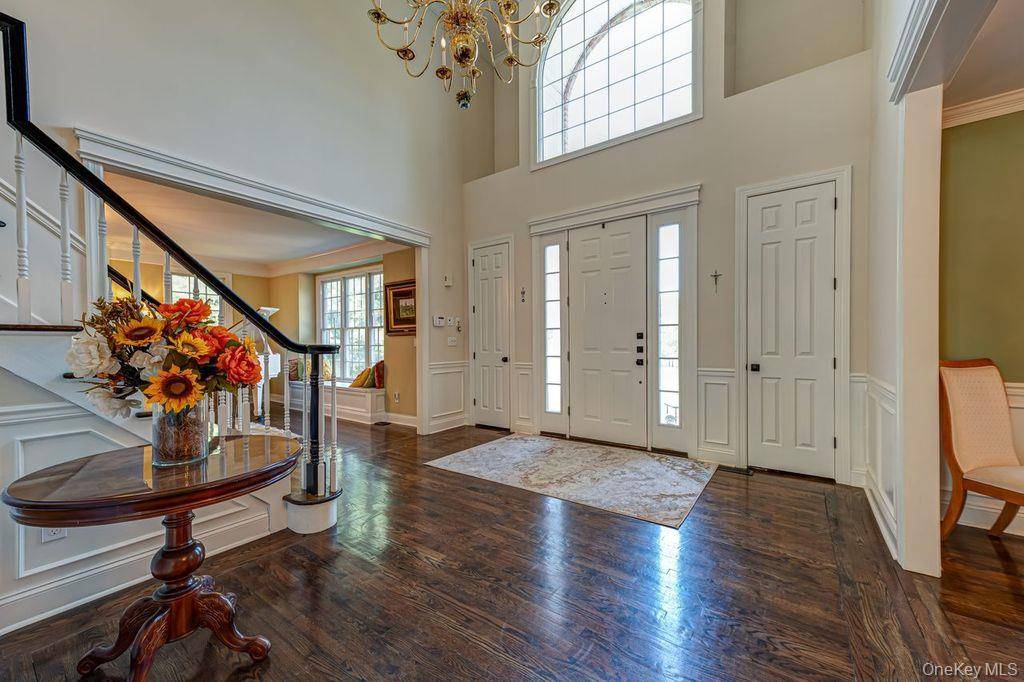 9 Fox Meadow LN, Head Of The Harbor, NY 11780