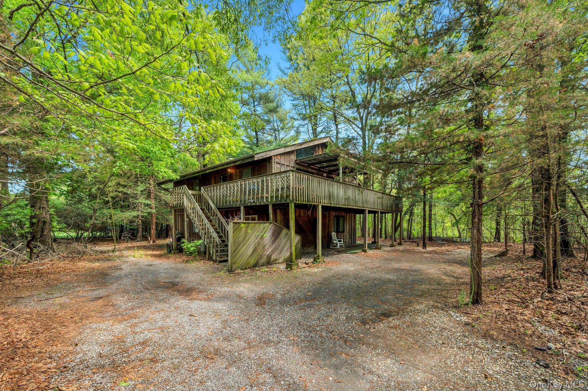 179 Gnarled Hollow RD, East Setauket, NY 11733