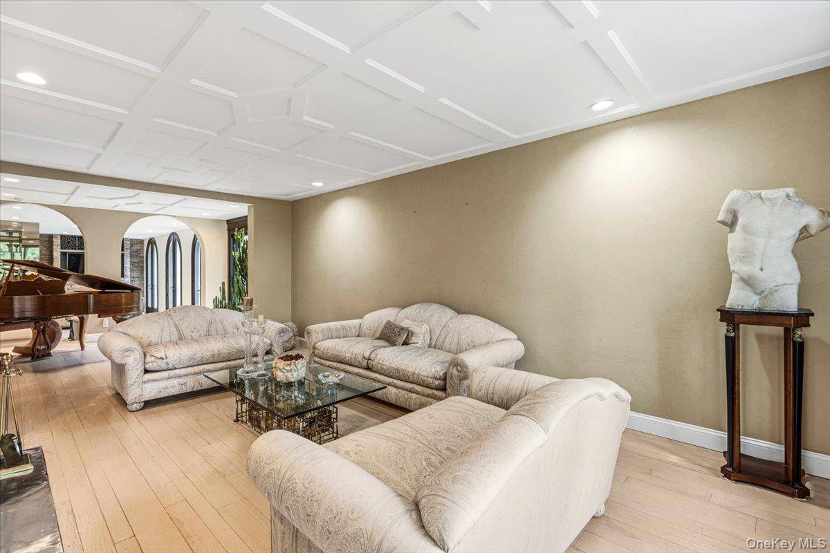 15470 Powells Cove BLVD, Beechhurst, NY 11357