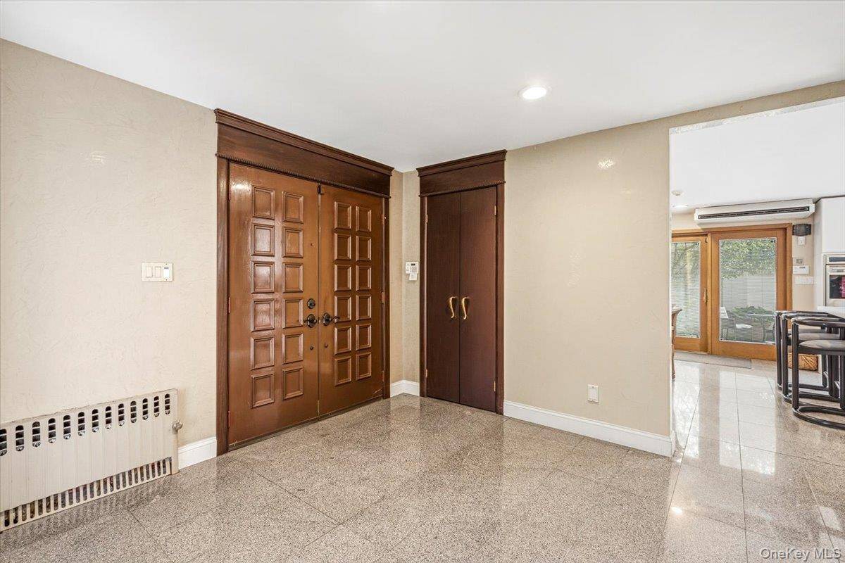 15470 Powells Cove BLVD, Beechhurst, NY 11357