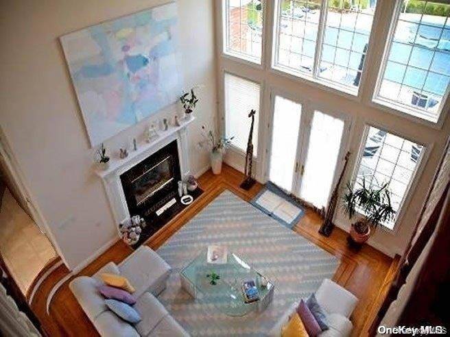 9 Kate CT, East Quogue, NY 11942