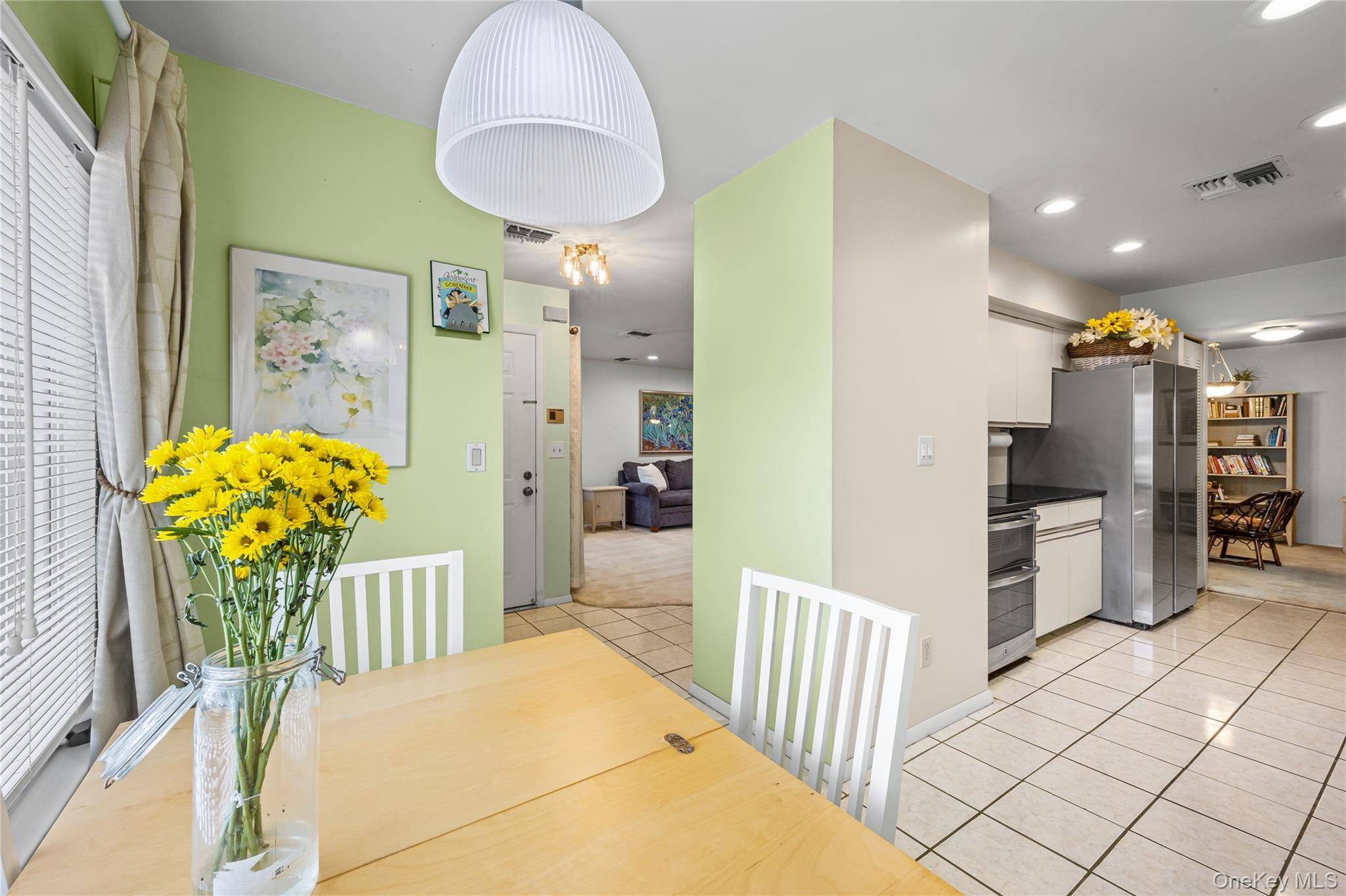 99 S Park AVE #28, Rockville Centre, NY 11570