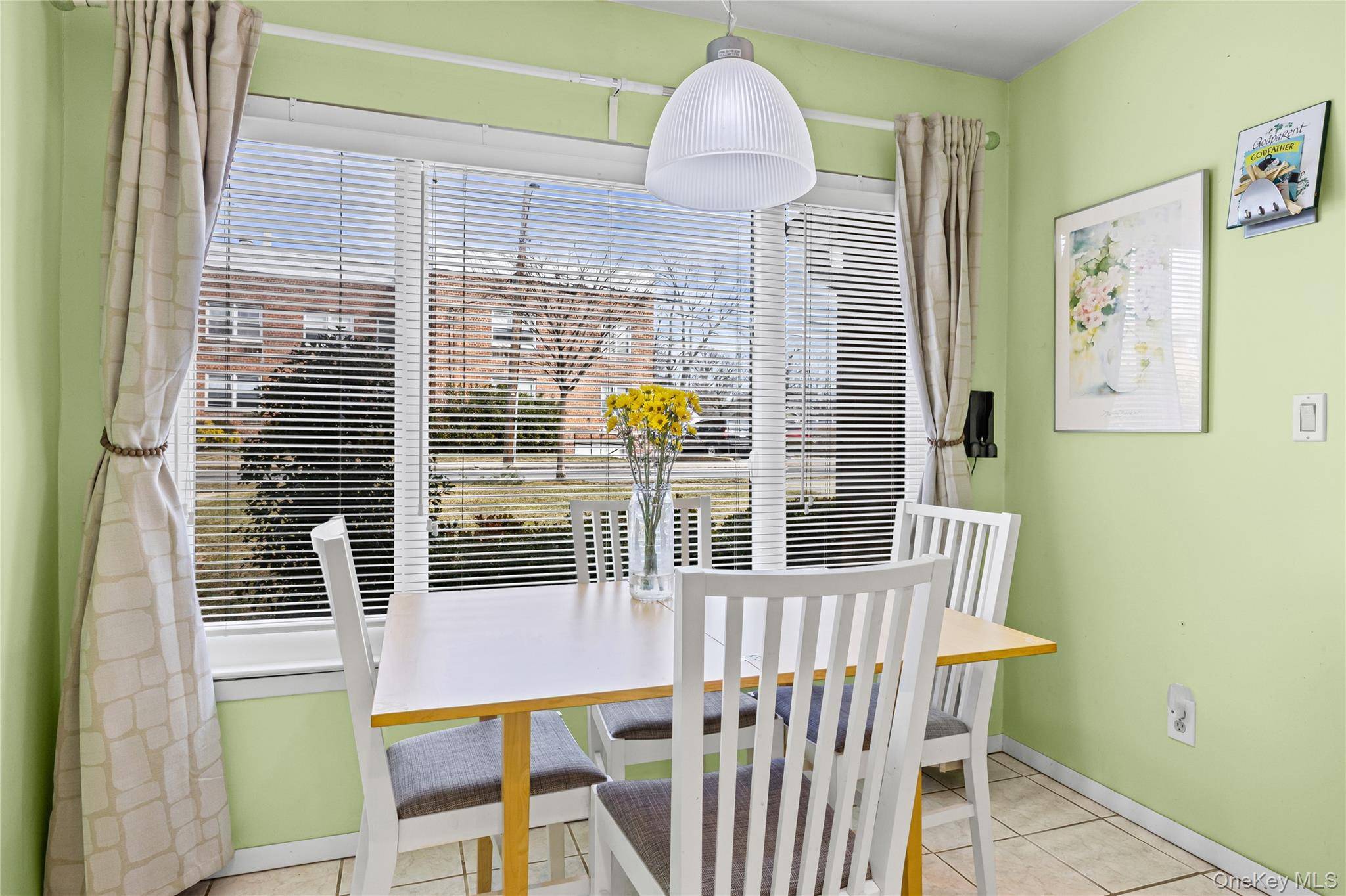 99 S Park AVE #28, Rockville Centre, NY 11570